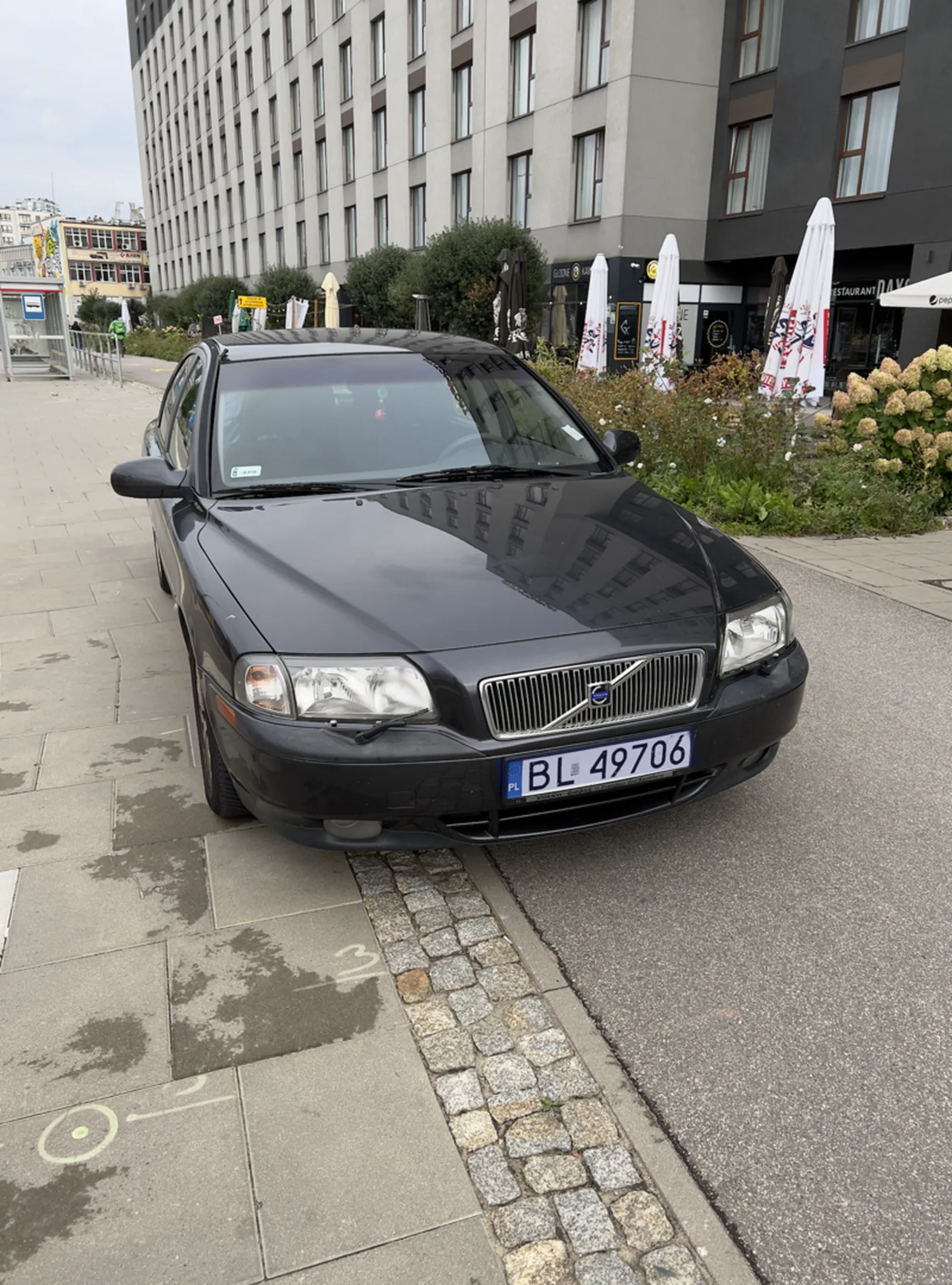 Parkowanie na chodniku i ścieżce rowerowej