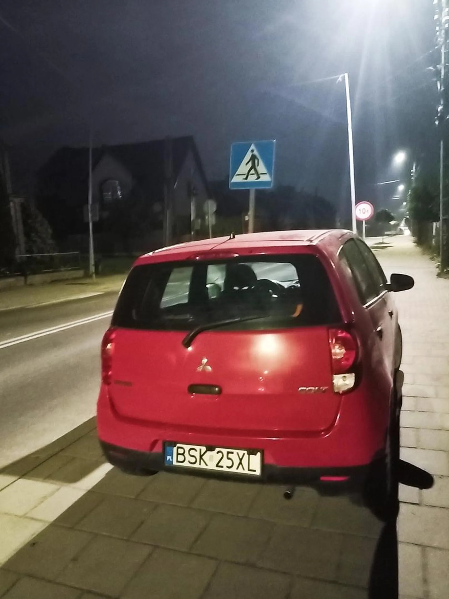 Piękne parkowanie przed przejściem dla pieszych