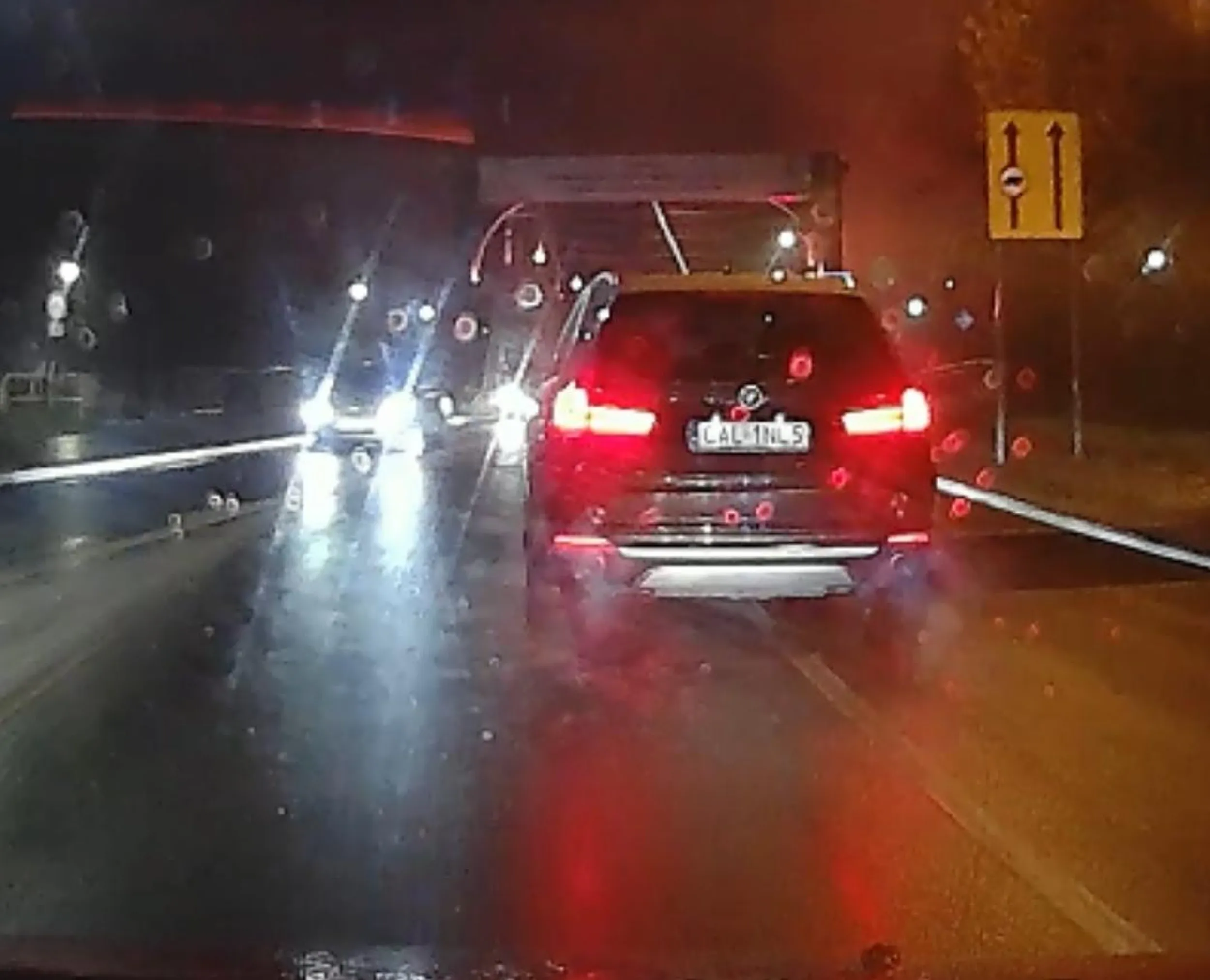 Burak - pseudo szeryf z BMW. Wymuszenie, blokowanie (30km/h na ograniczeniu 50km/h), a potem popis jazdy dwoma pasami na raz. Gość niezrównoważony psychincznie.