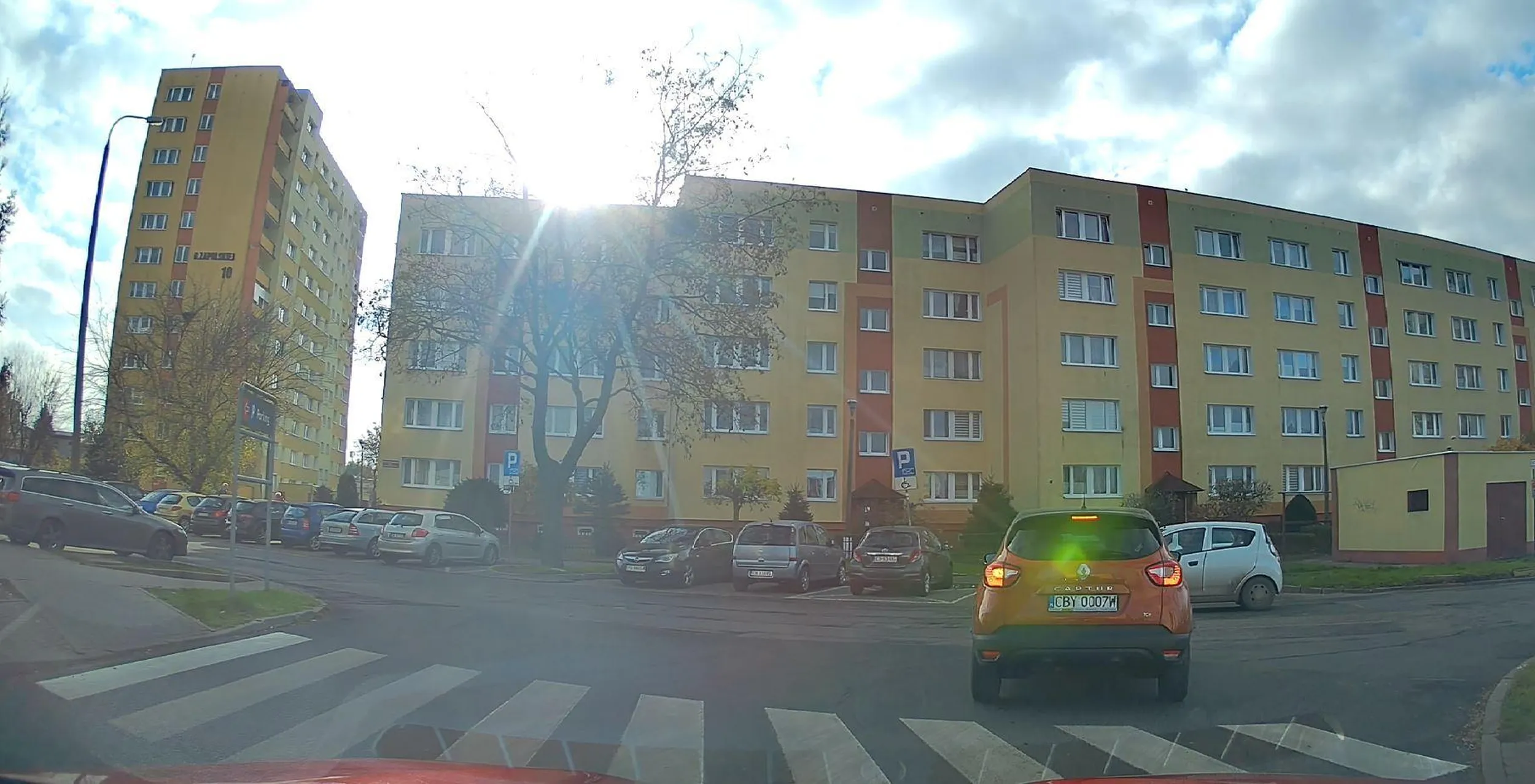 naucz się proszę, że w lewo skręca się od osi jezdni bo blokujesz mi możliwość skrętu w prawo... myśleć kierowcy, myśleć!