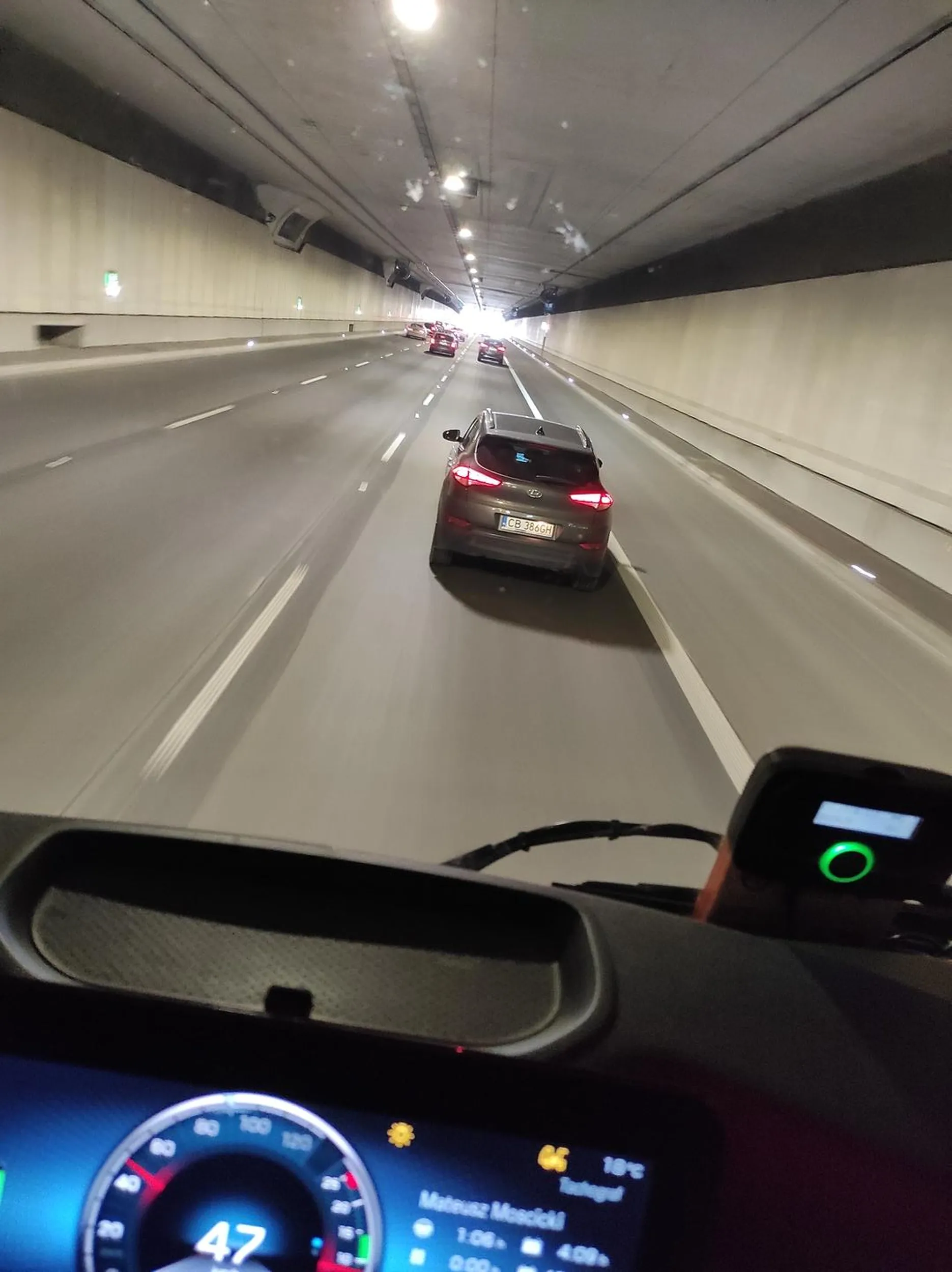 47km/h w tunelu na S2 w Warszawie. Blokowanie ruchu i stwarzanie zagrożenia