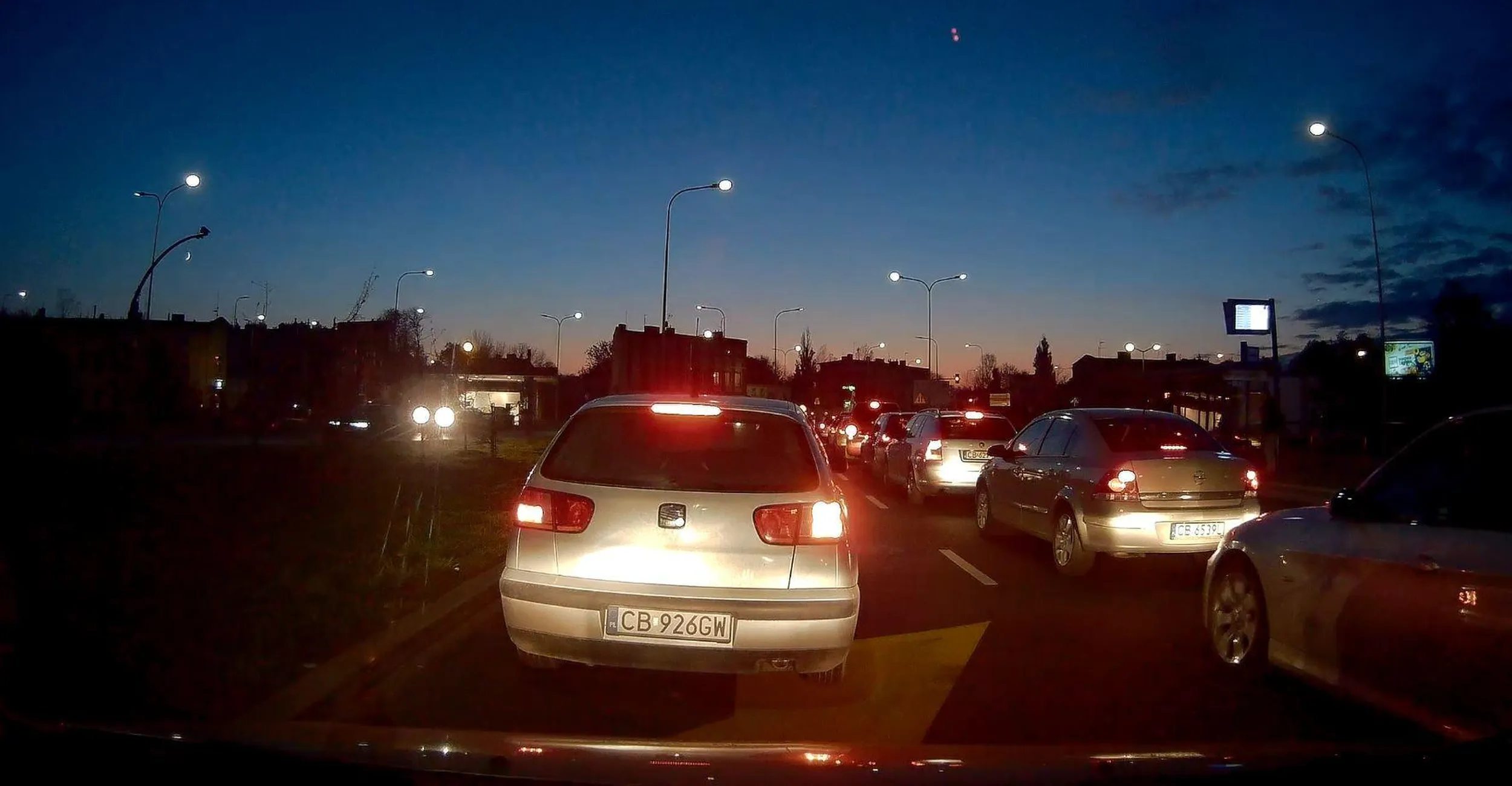 włączaj że się w korku na końcu kończącego się pasa ruchu a nie w środku...