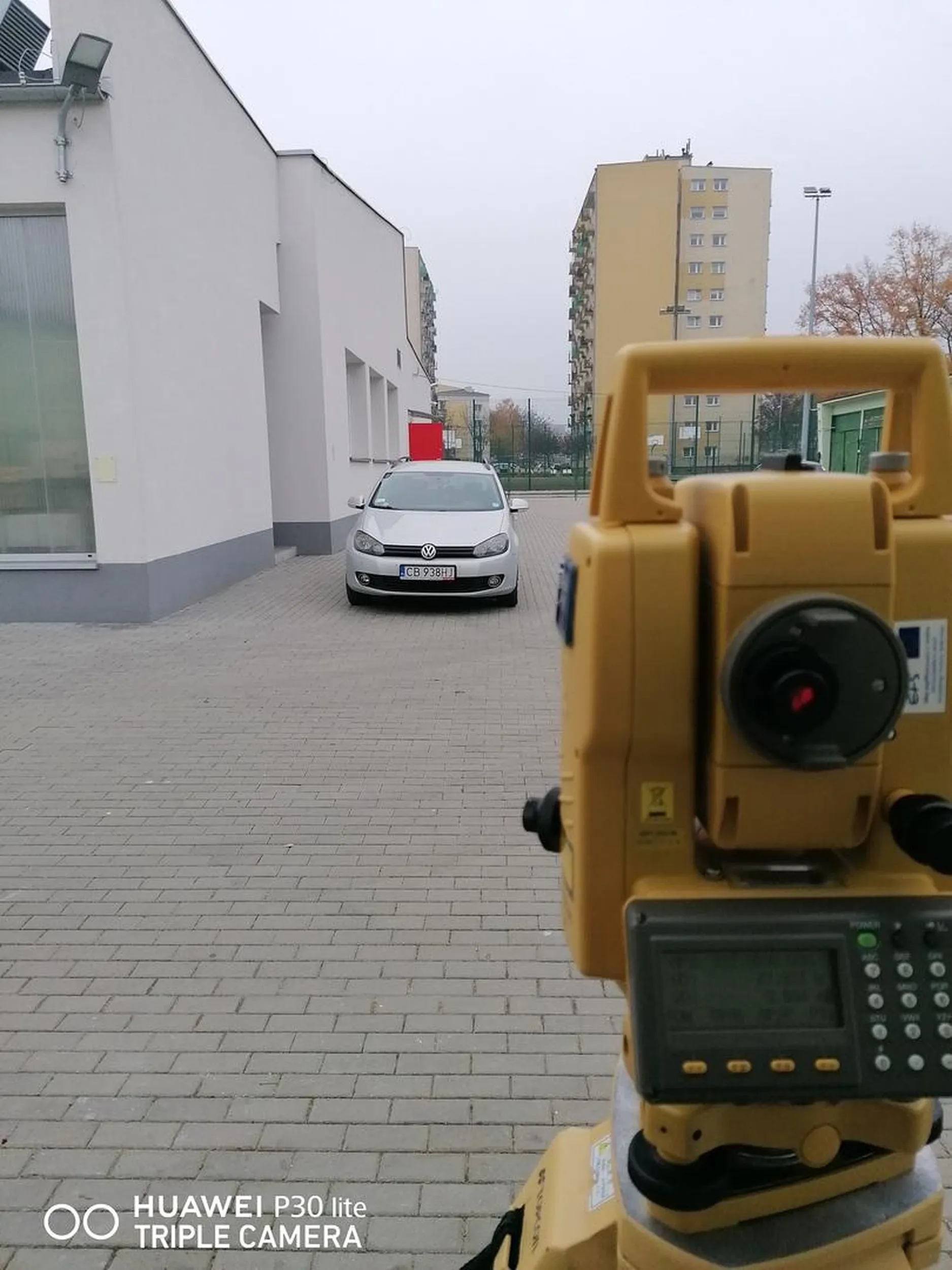 Uczestnik ruchu zakłóca pomiary geodezyjne. Nie pozdrawiam prawko z 7daysa