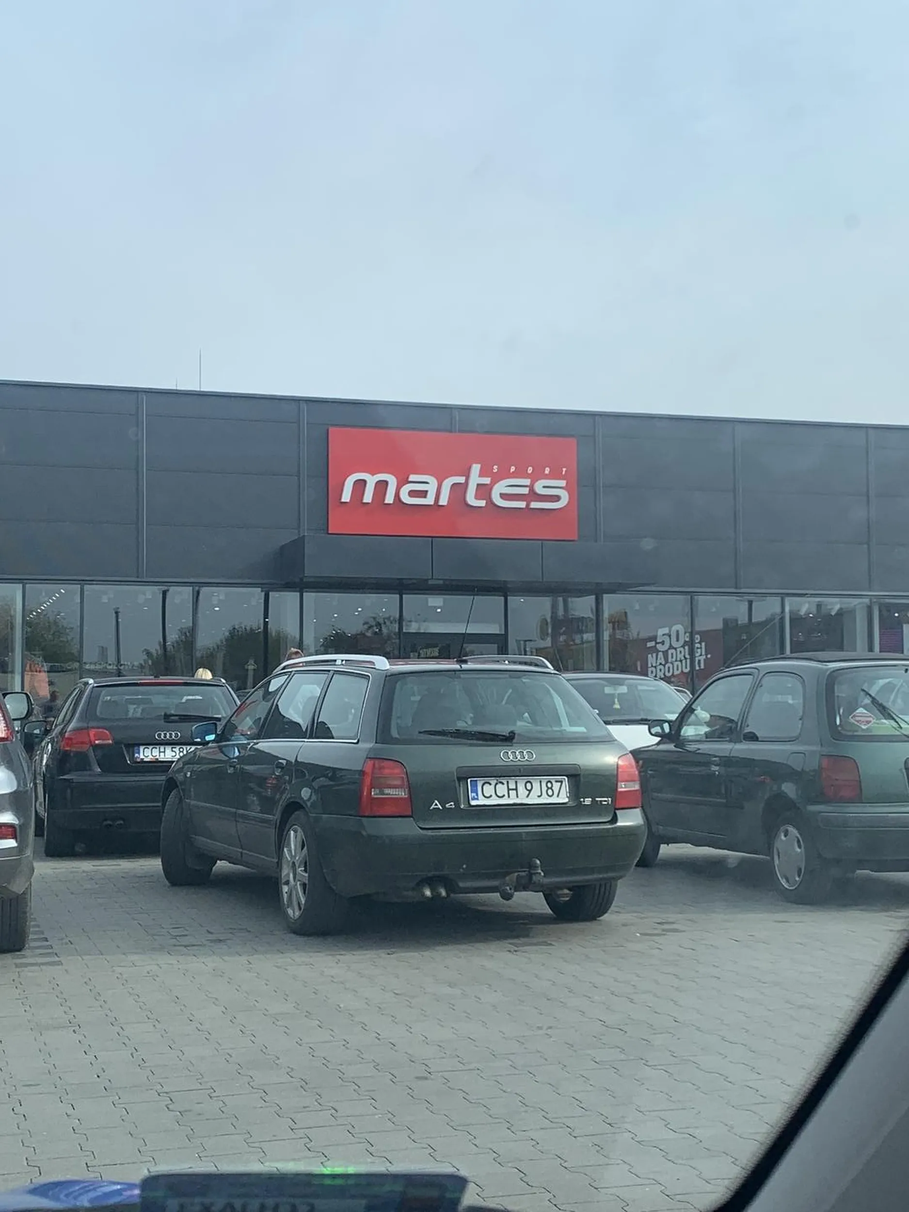 Radzę nauczyć się parkowac nie pozdrawiam