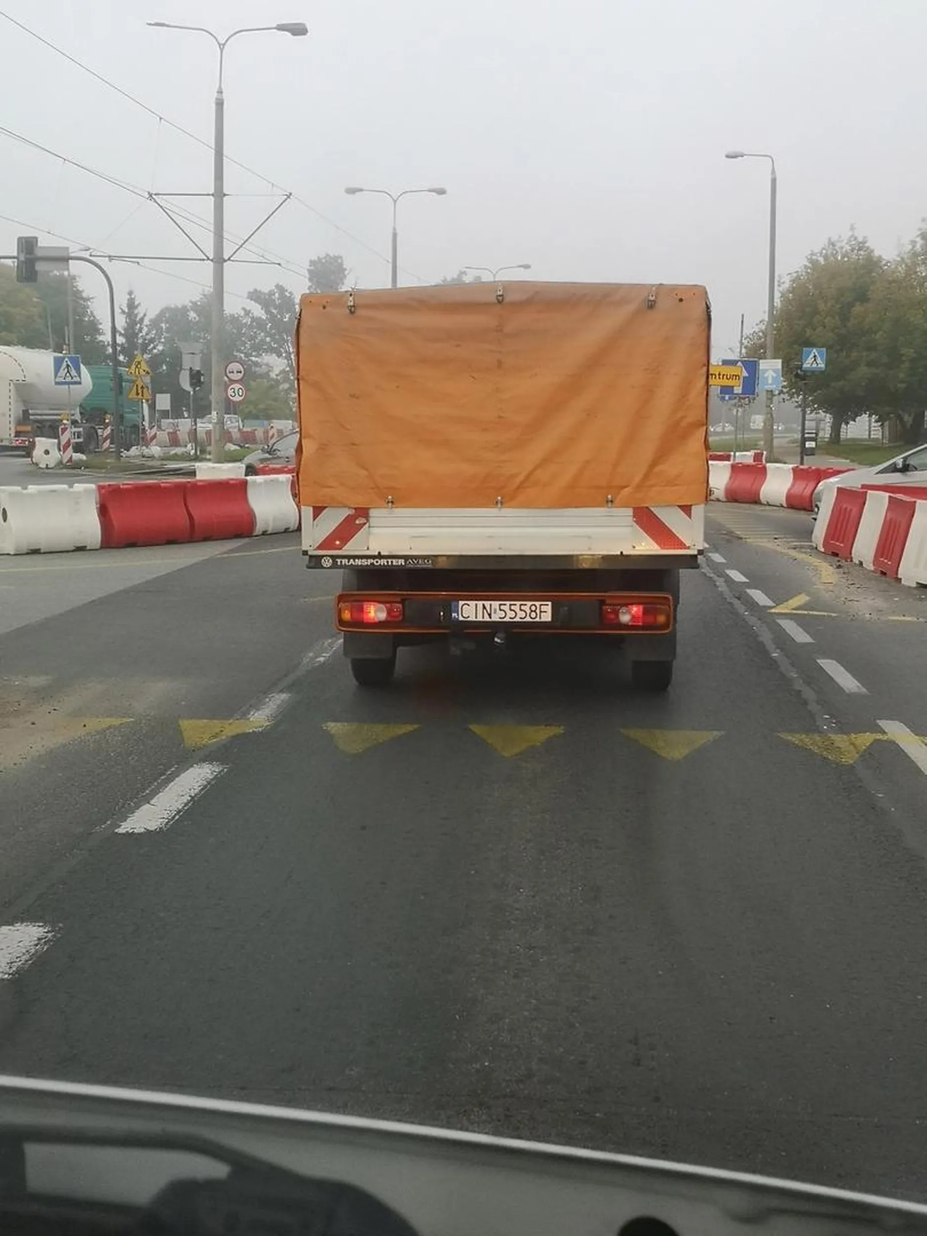 Jak jeździsz w Bydgoszczy to jeździj jak w cywilizowanym mieście a nie jak na swojej wsi. Cep nie potrafiący jeździć na suwak
