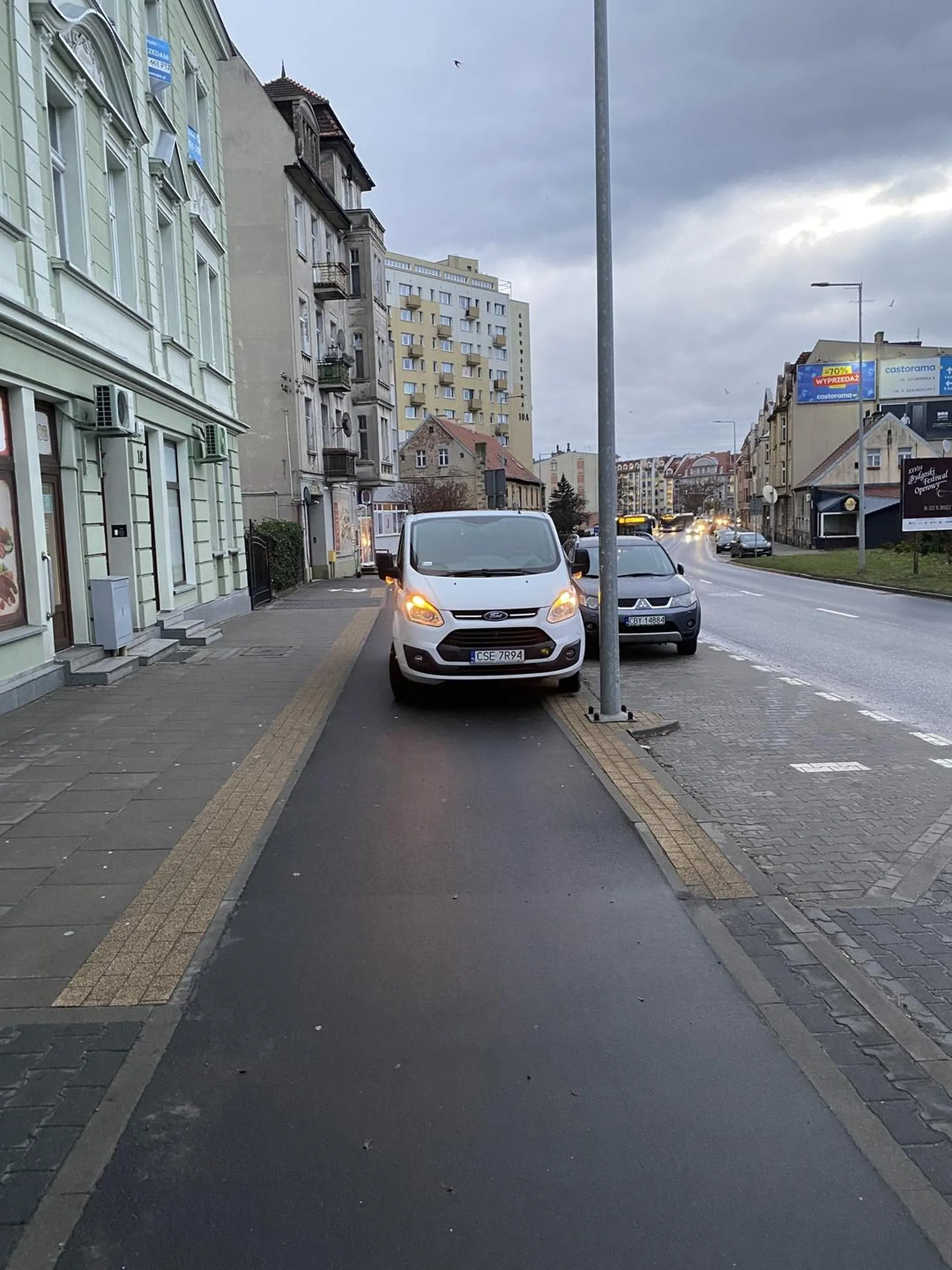 Ludzi od zwierząt podobno różni inteligencja. Niestety niektórym ewolucja poskąpiła intelektu.