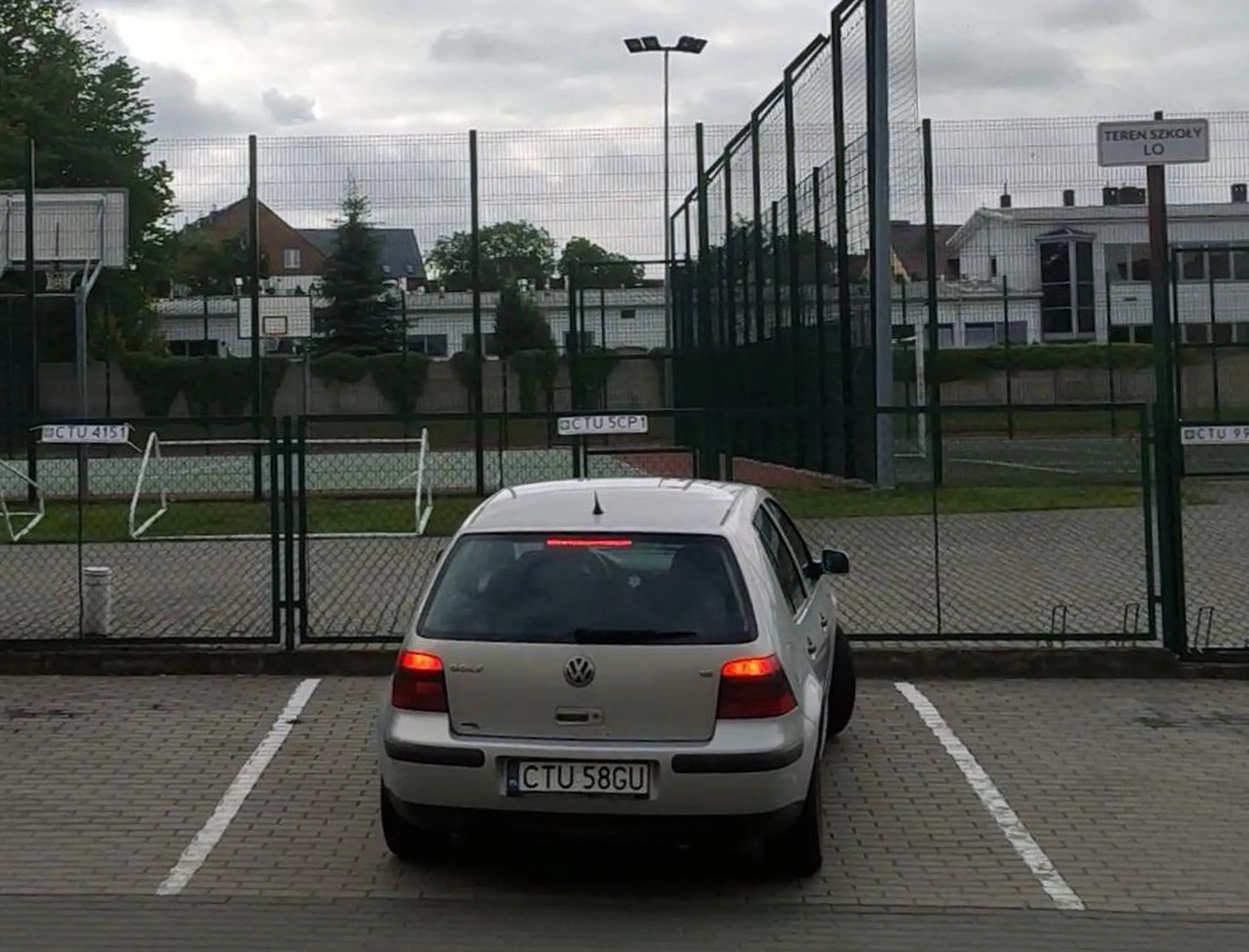 Ale wredny kierowca! Wjechał na moje miejsce na moich oczach! Nie pozdrawiam!!!