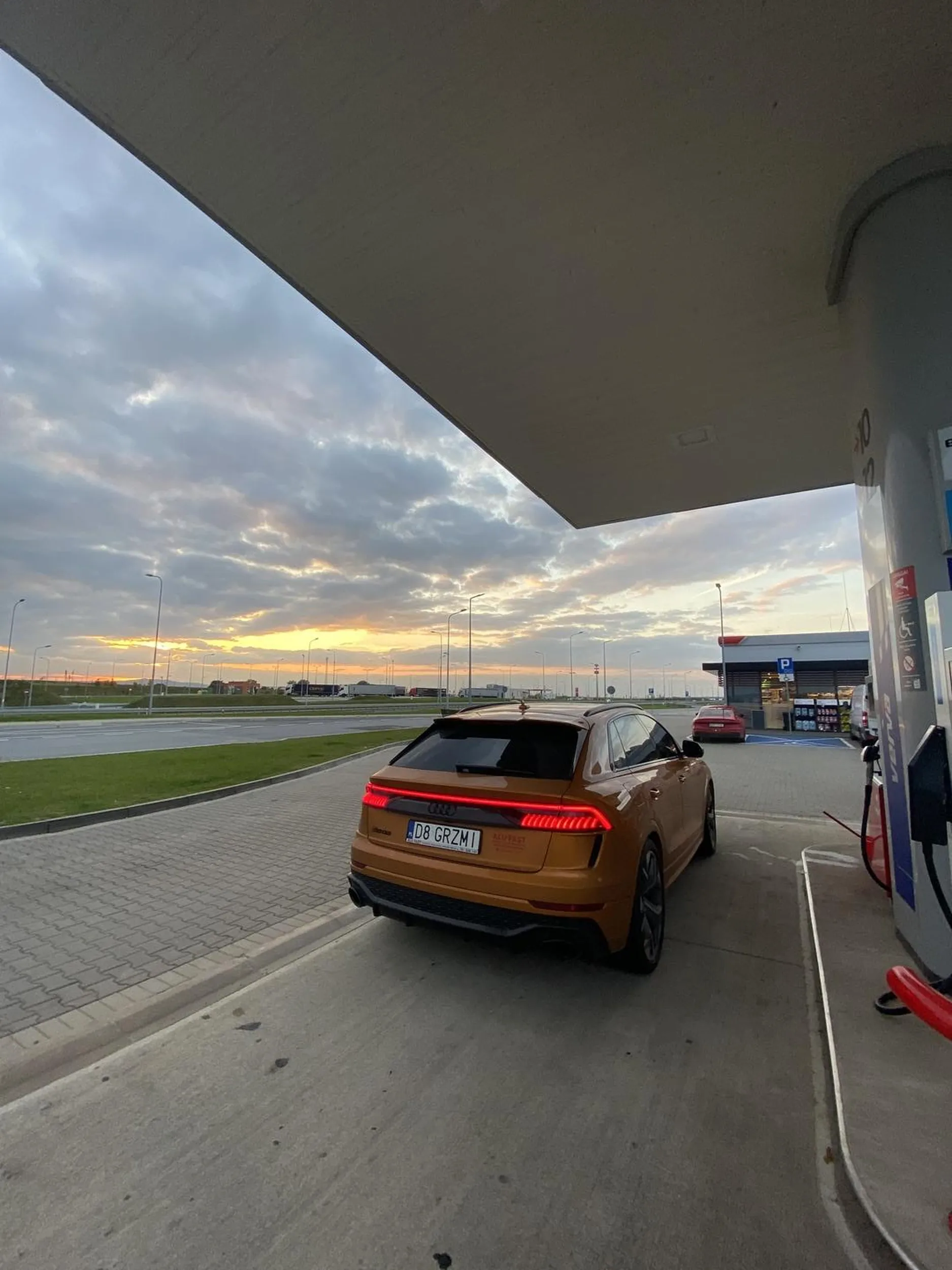 bardzo fajne autko umie jeździć polecam kierowcę❤️