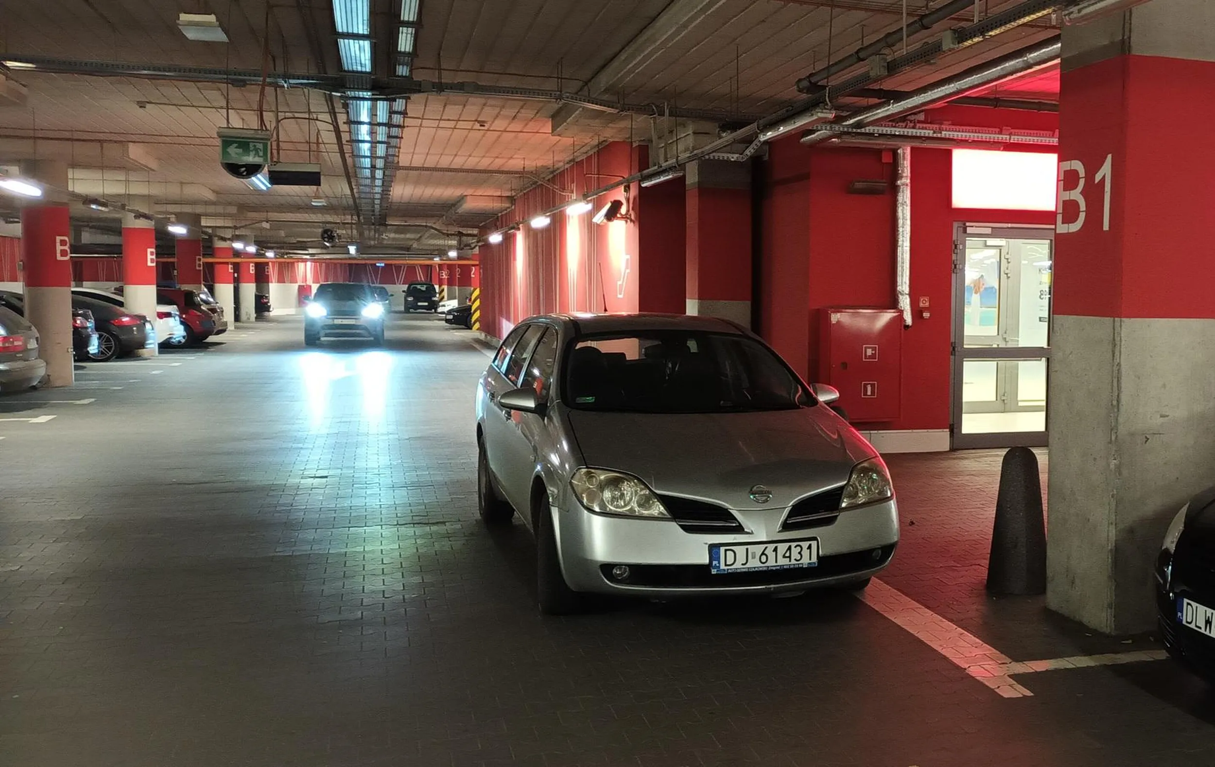 Mistrz parkowania, z wyobraźnią za pięć zeta: wózkiem ze sklepu nie wyjedziesz, wyjechać z zatoczki na przeciwko też nie wycofasz. Pewnie wsteczny nie działa.