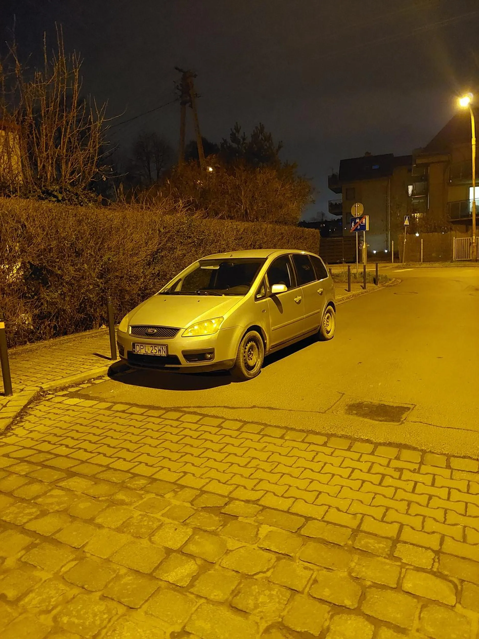 Parkowanie na drodze w strefie zamieszkania