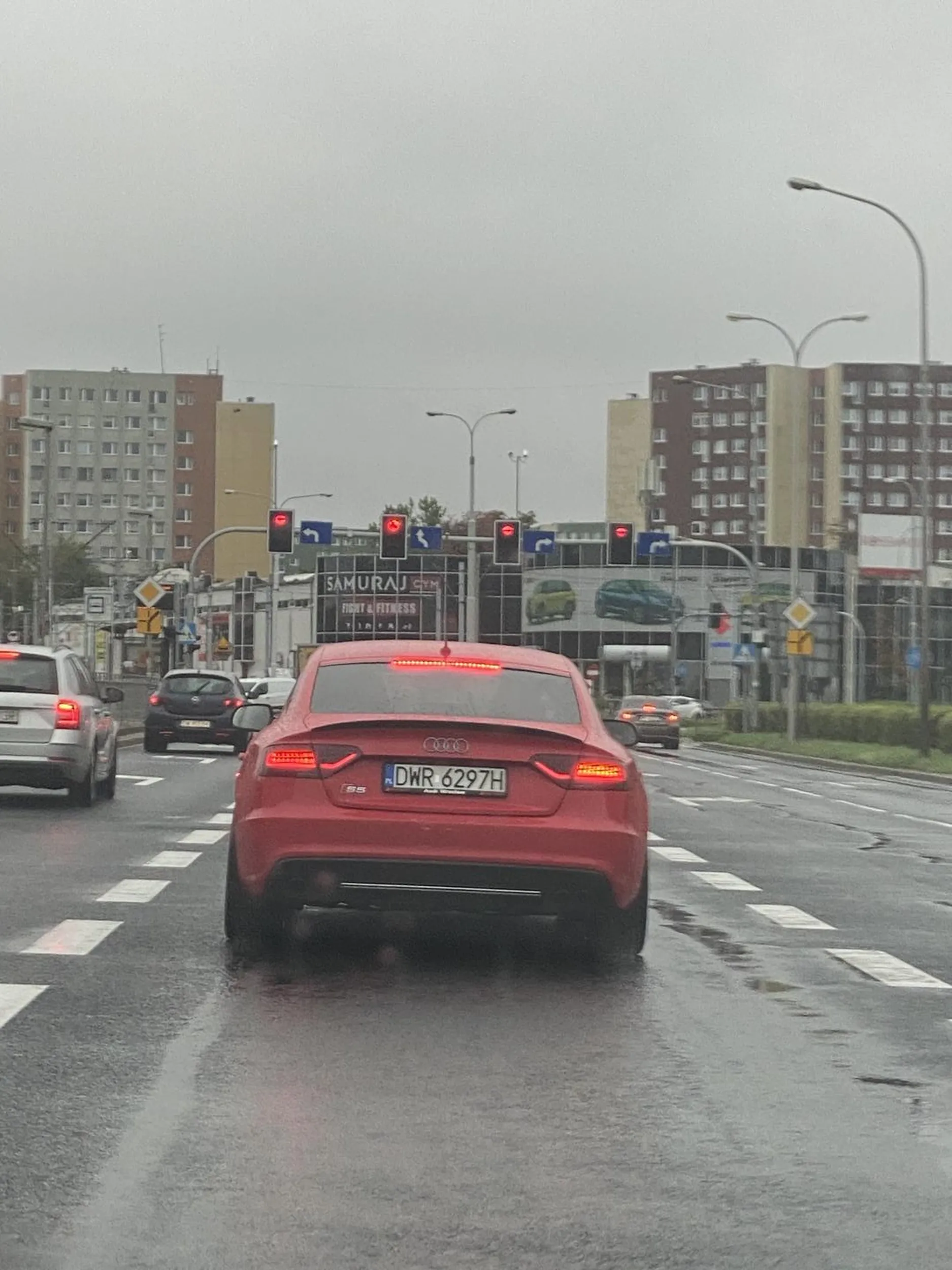 Mini fiutek co potrafi tylko przyspieszać na prostych i wpierdala się na Jana!