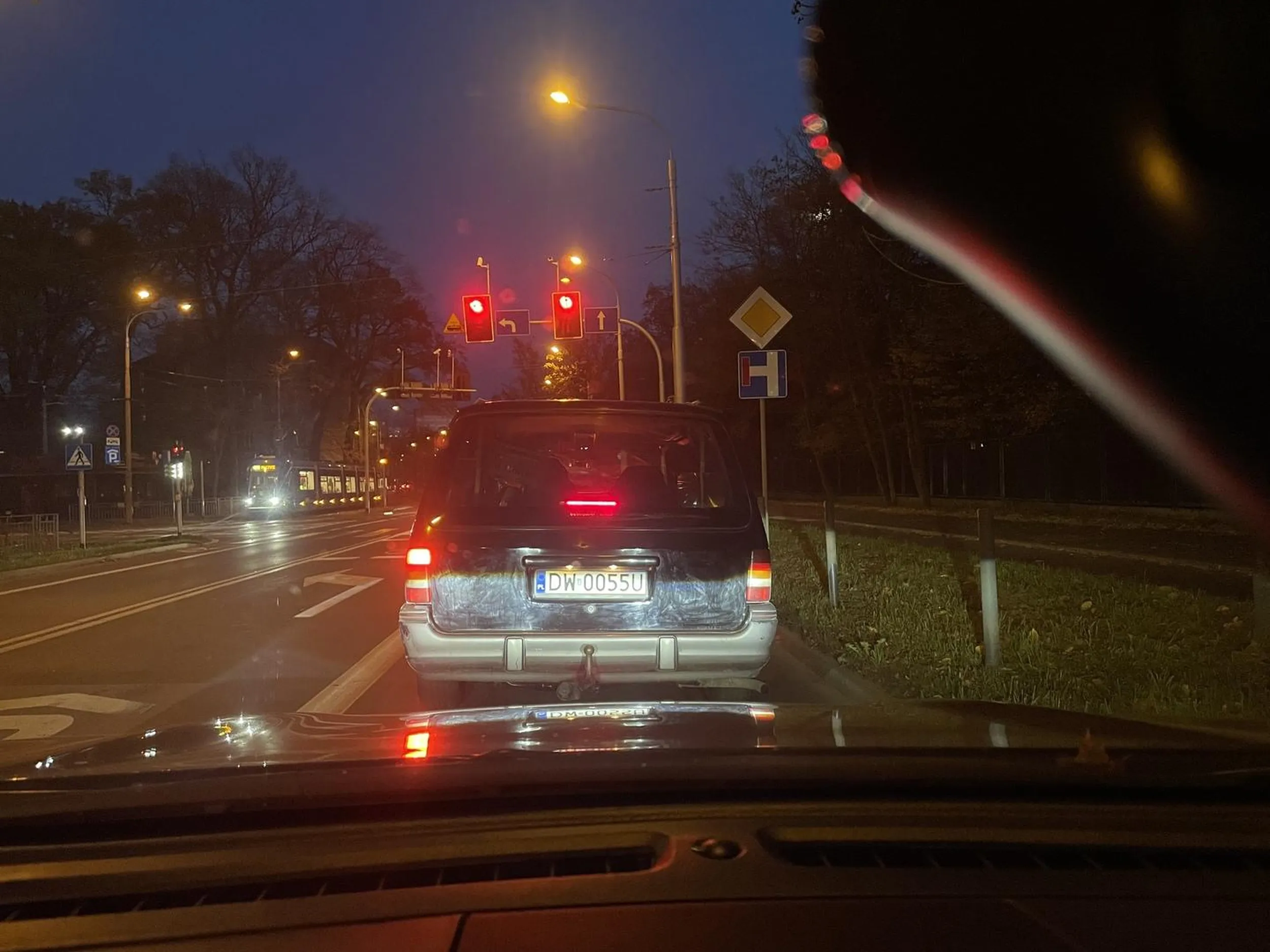 Buc nie jeździ na suwak.  Może chociaż żarówki kup.