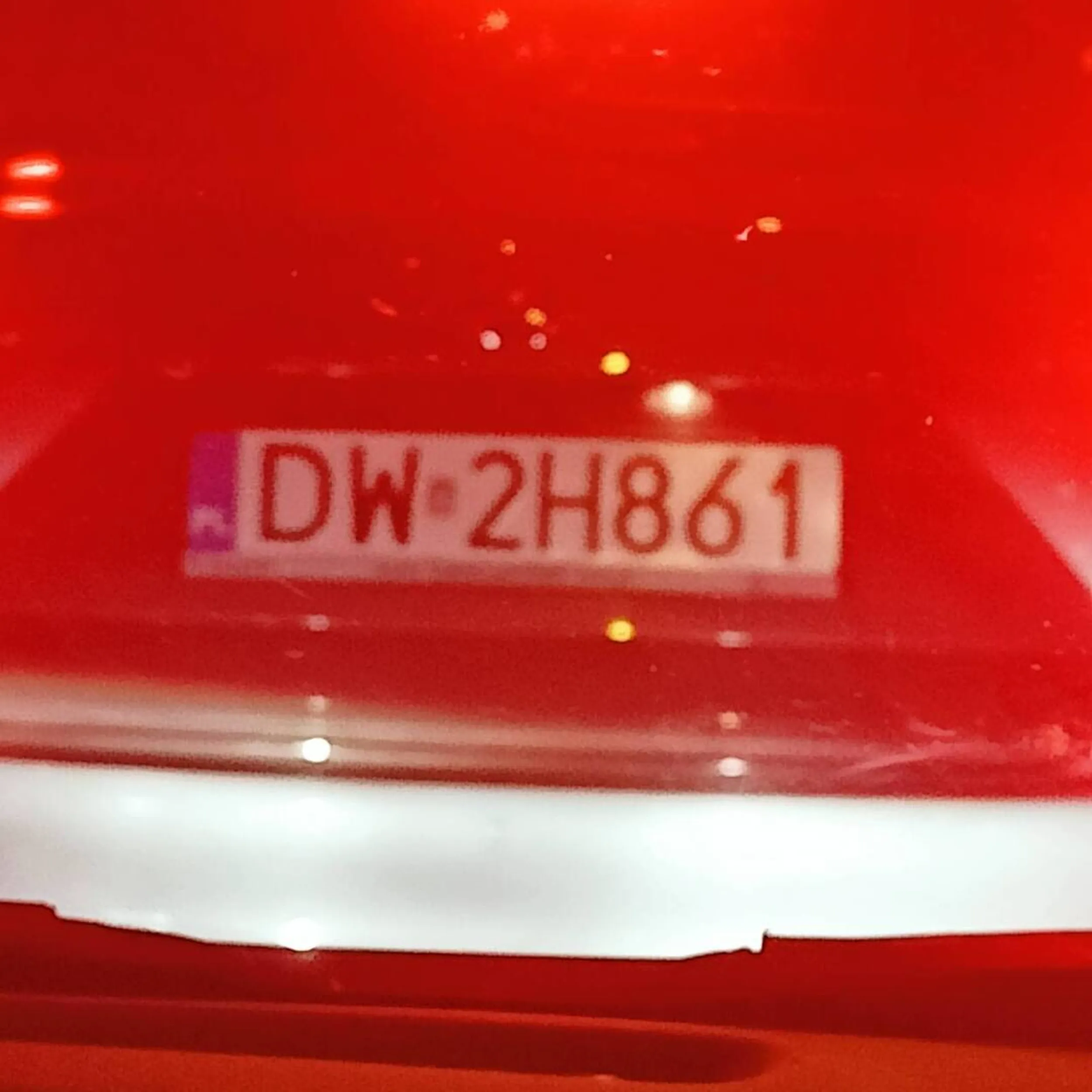 Jeździ po Warszawie z telefonem w rękach.. pier&*∋ęta!