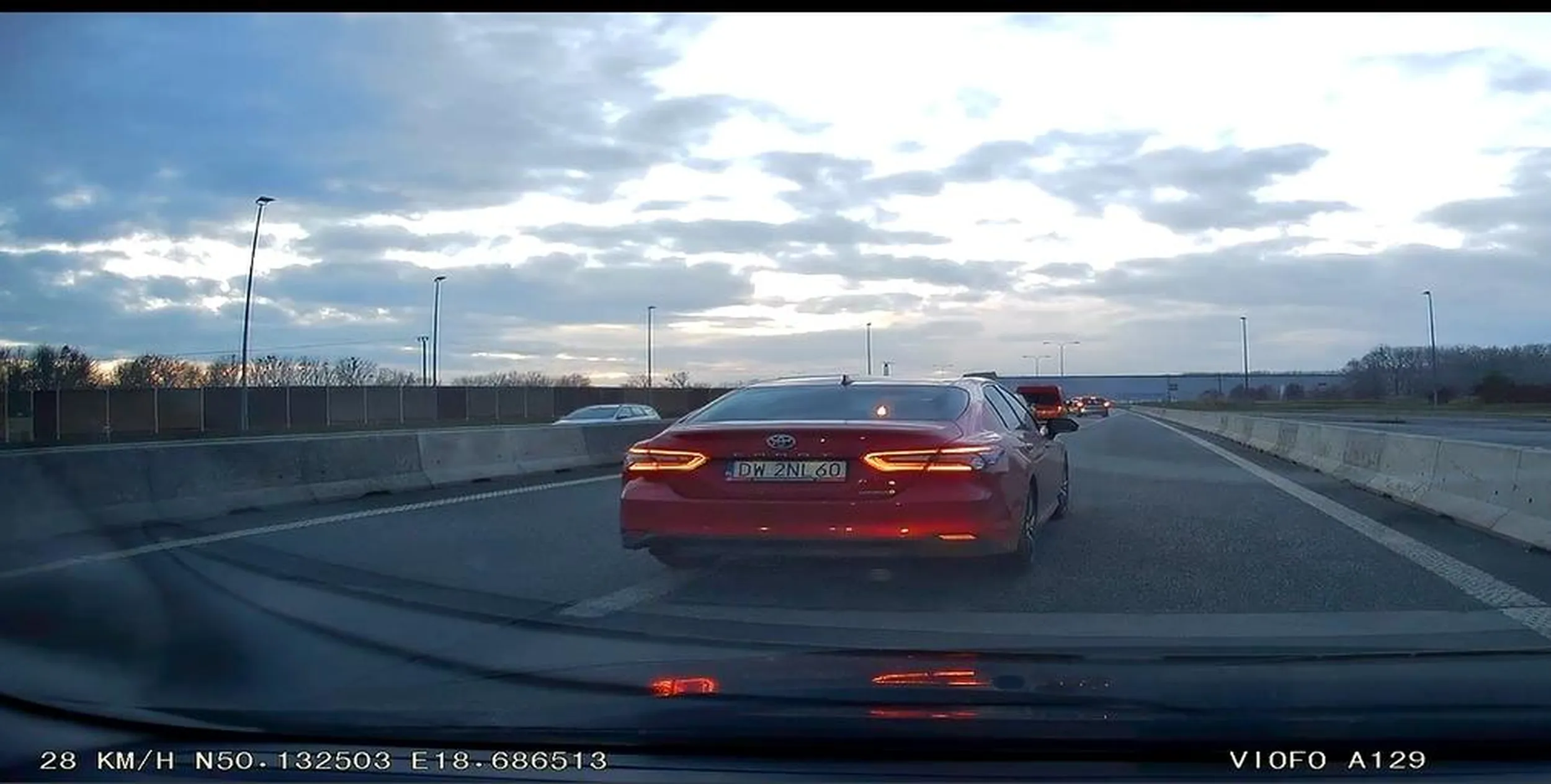 Taki sobie szeryf... ile to dostaniesz za brak kierunków, zajeżdżanie drogi i jej blokowanie?