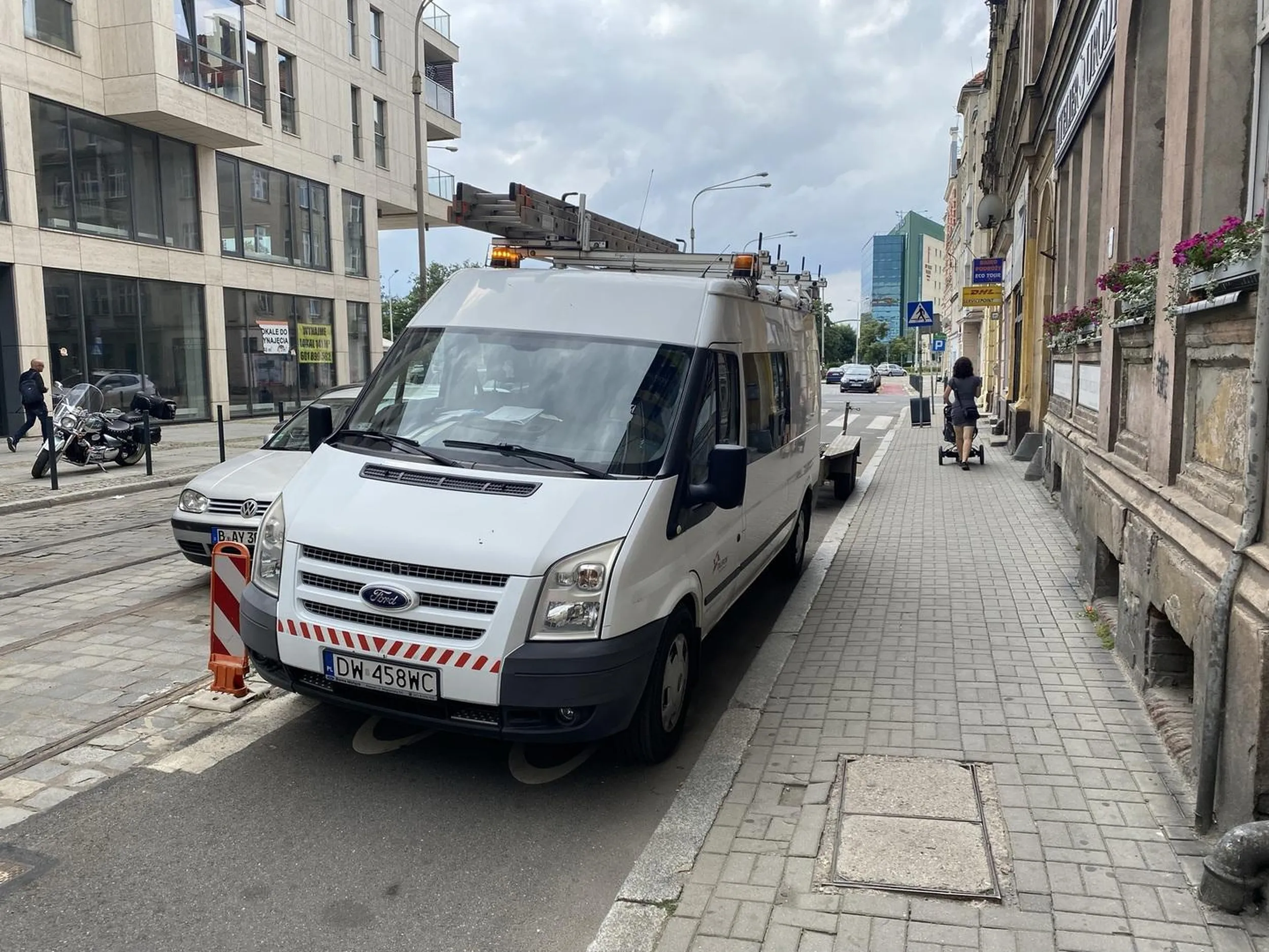 Bardzo ładnie się wpasował na szerokości ścieżki rowerowej.