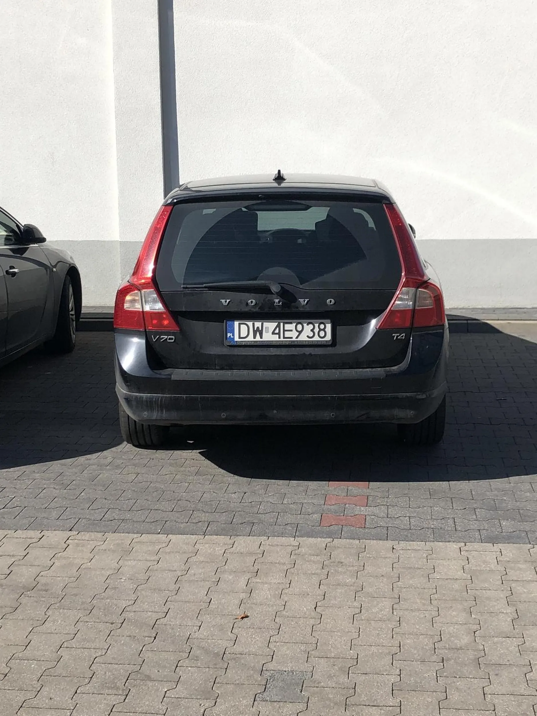 Proponuje wrócić na lekcje parkowania, bo przez Ciebie inni nie mają gdzie parkować, ośle!