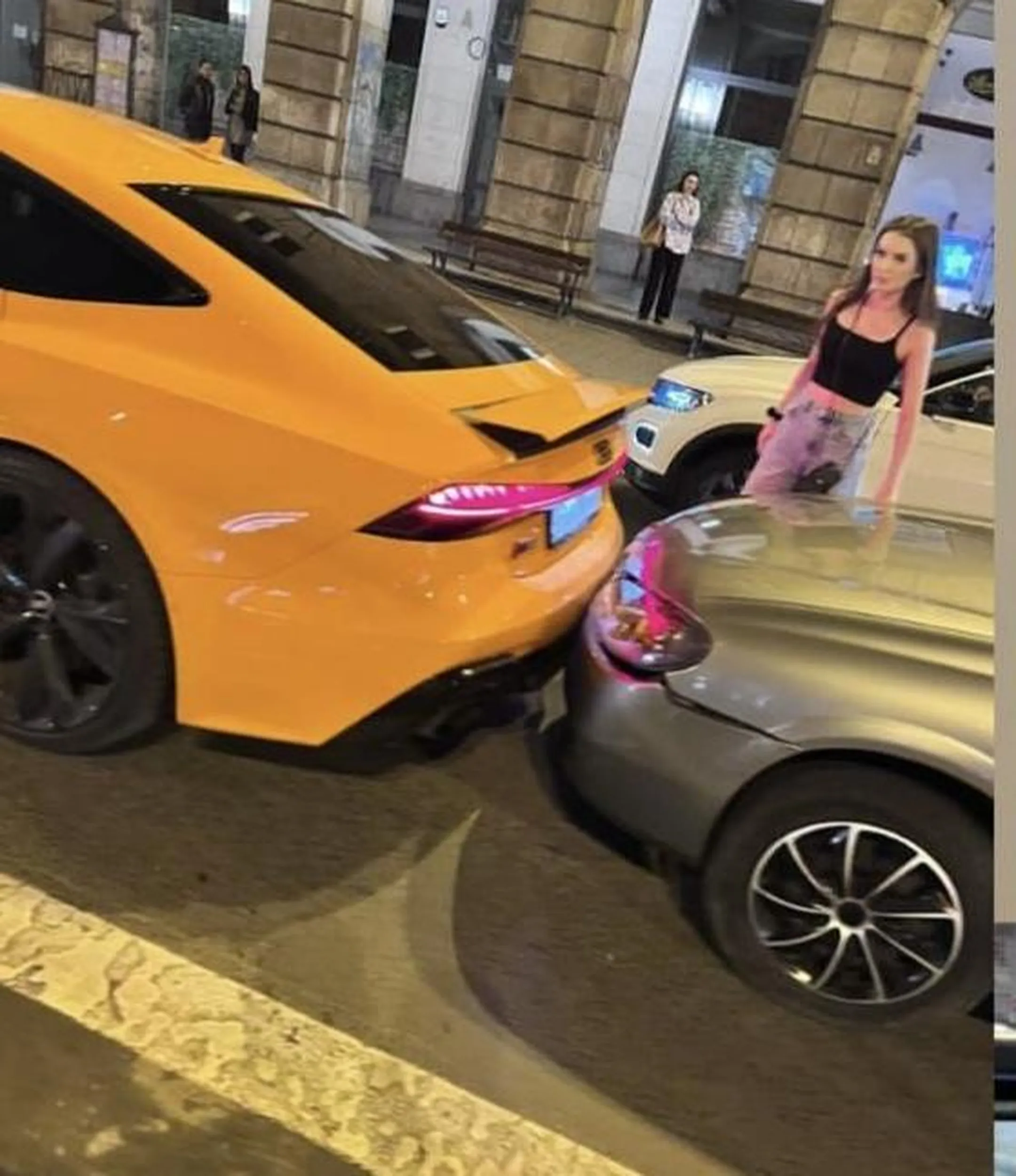 Robi kolizje i ucieka