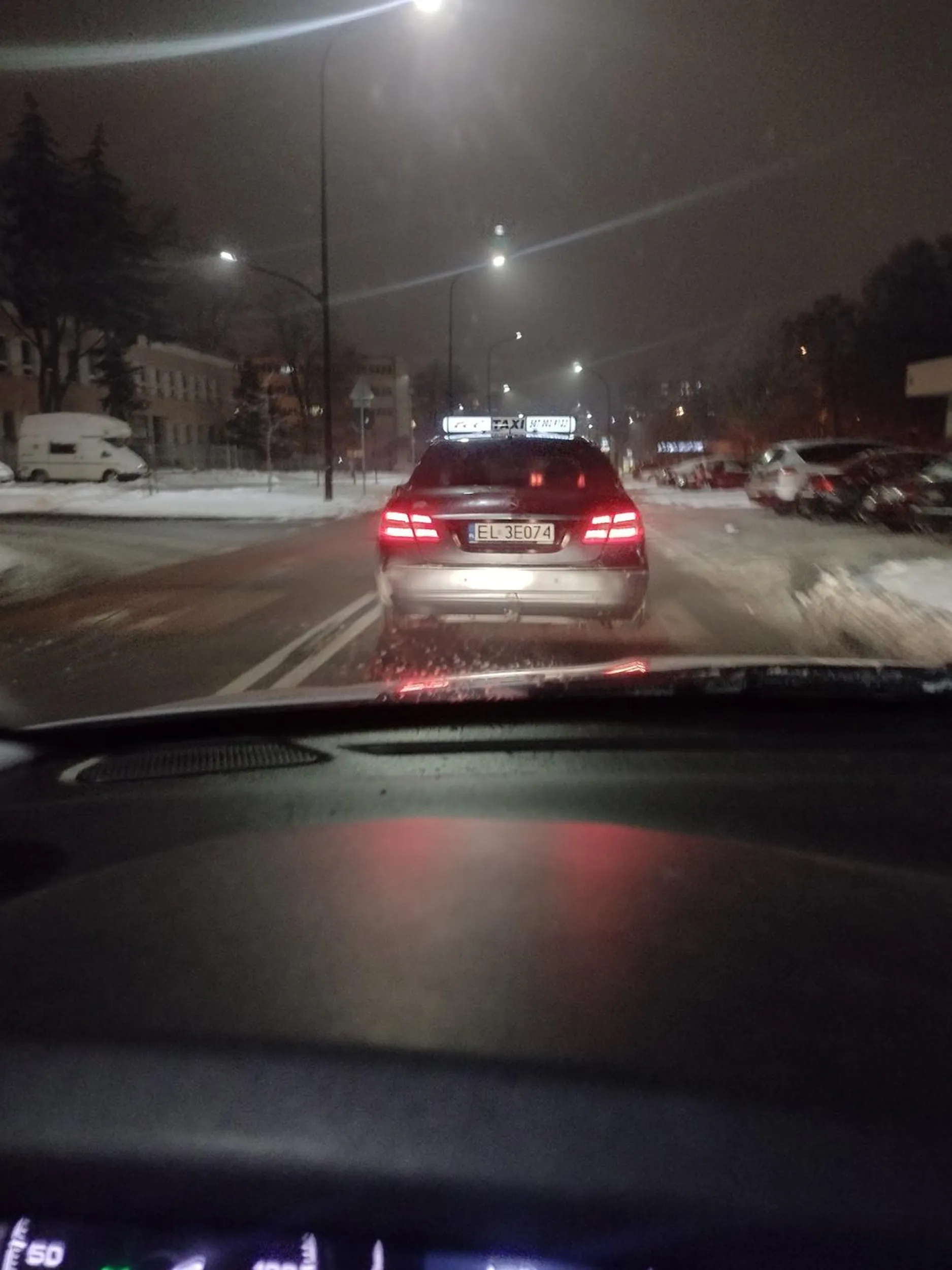 Taksówkarz furiat, spycha z drogi Moto, zgłoszone na KP