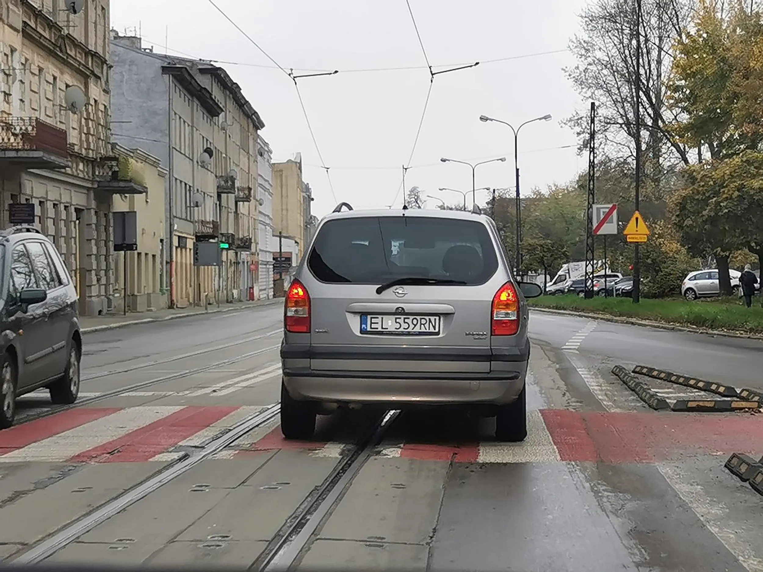 Szanowny pan w oplu nie ma kierunkowskazów