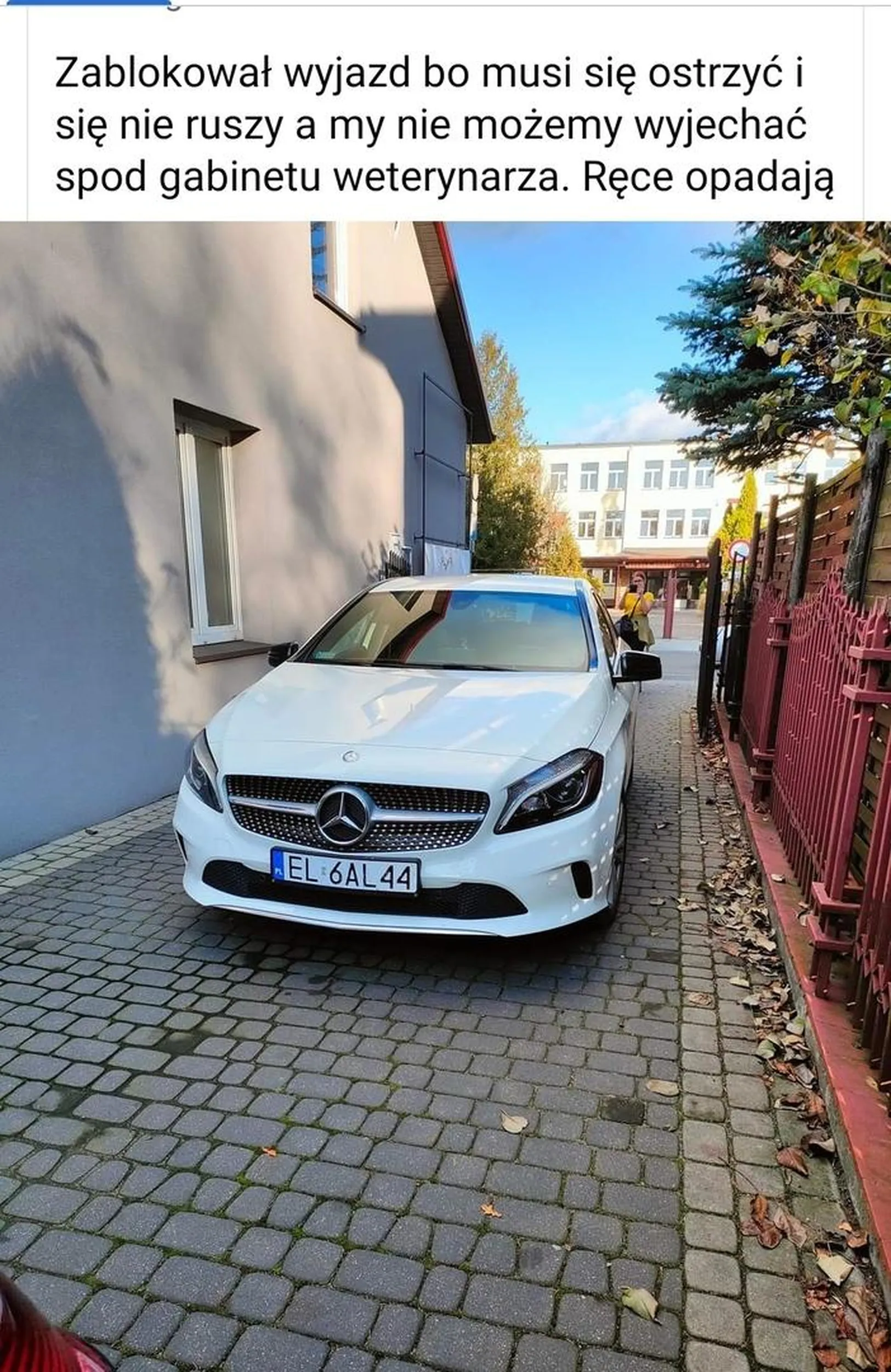 Celowo blokuje wyjazd z lecznicy