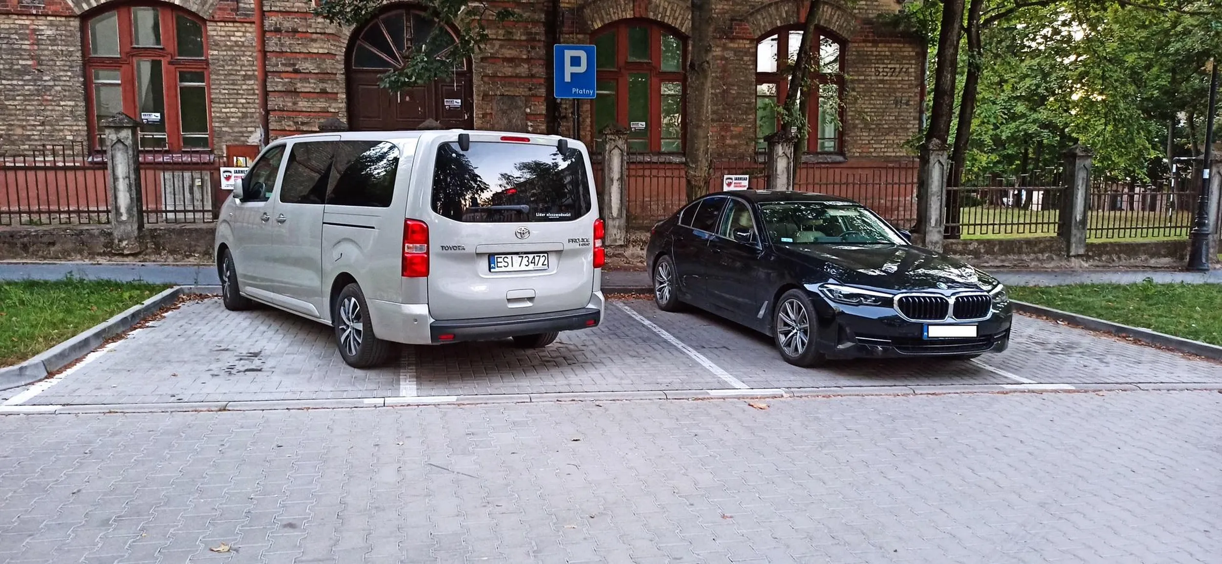 kupił toyotę a prawko znalazł za płotem XD