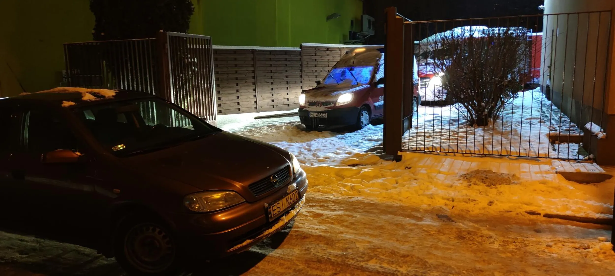 Przemiła osoba zastawiła bramę od wyjazdu pojazdów OSP, gratulacje.