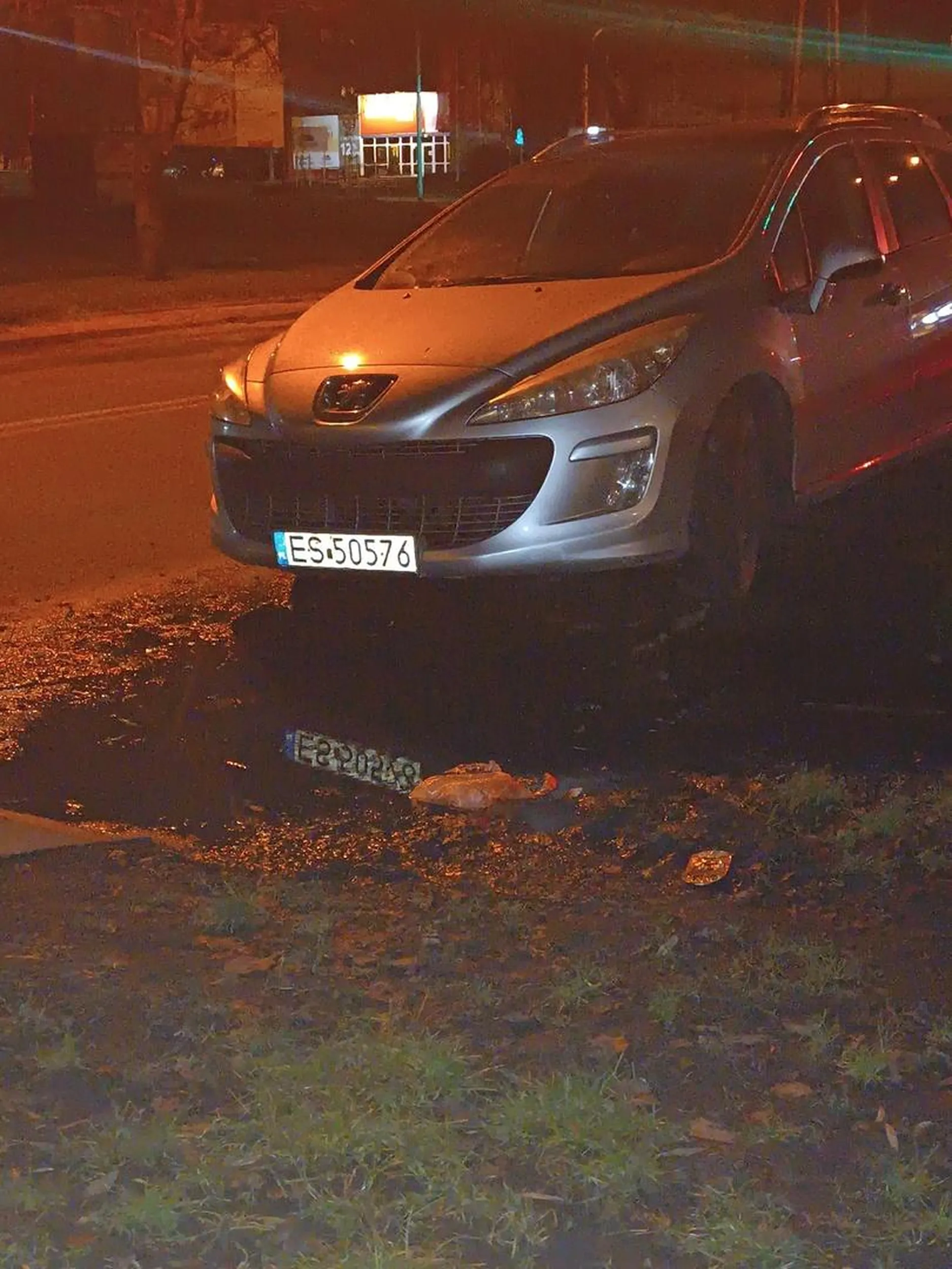 Zajebisty kierowca który wjeżdża w błoto