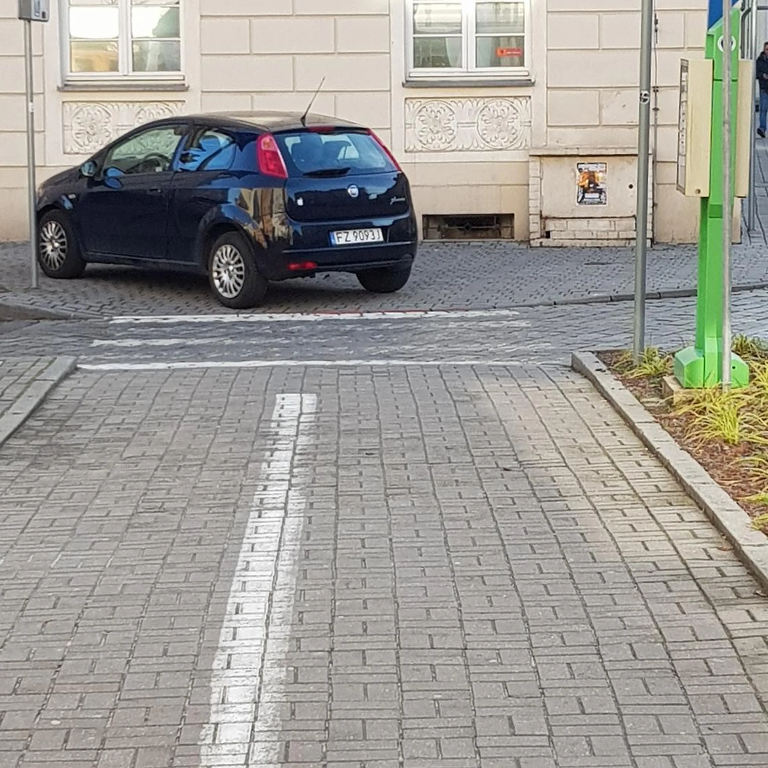 Nawet półmózgiem nie można cie nazwać, gdyż widać jego całkowity brak. Plac pocztowy 29.12.2022 godz.12.50