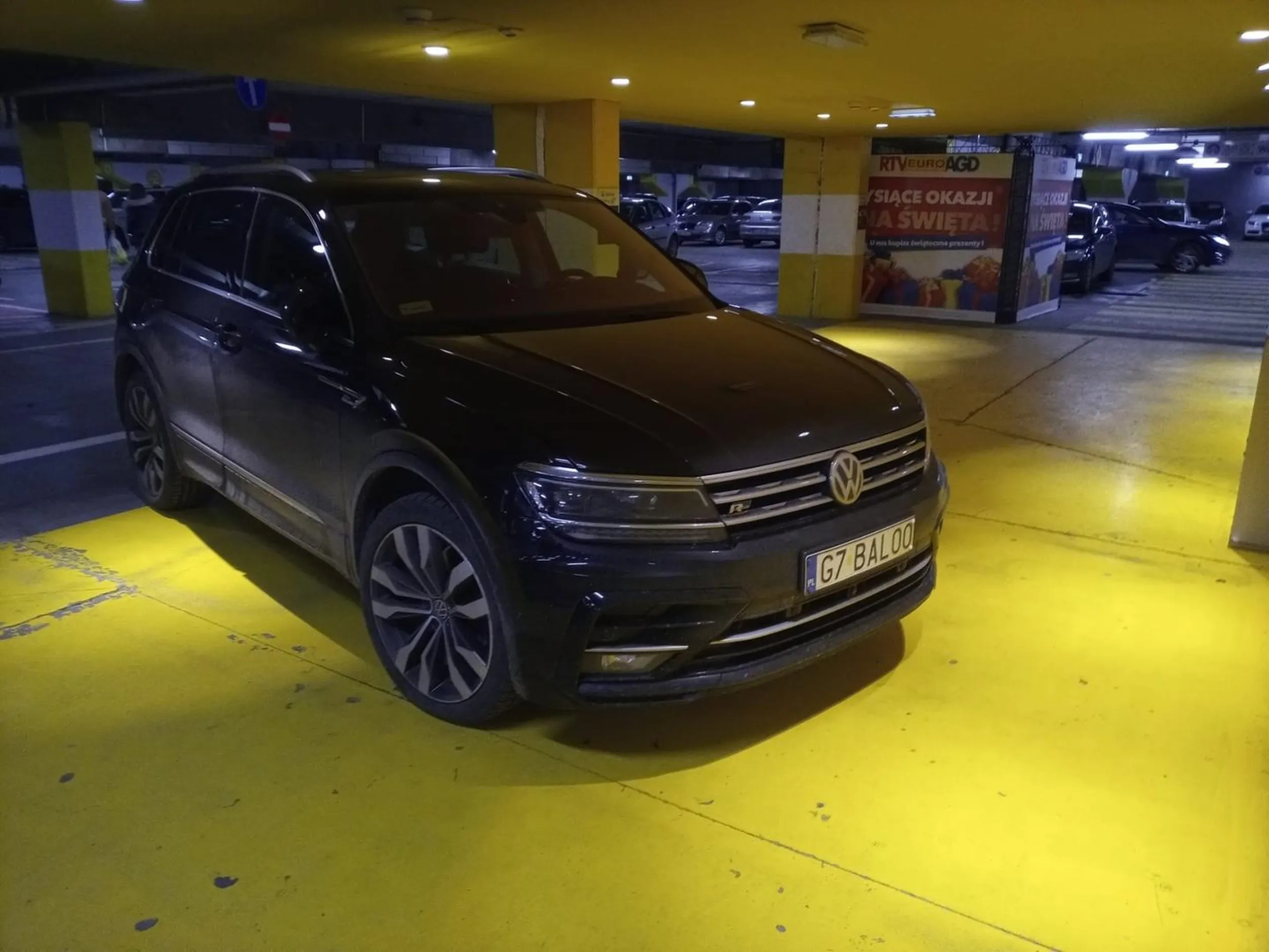 Galeria Morena w Gdańsku 2022-12-30 około 18:30. Jeżeli ktoś jest tak bezczelny to na pewno jeździ pomimo odebranych uprawnień i po dopalaczach/alkoholu.