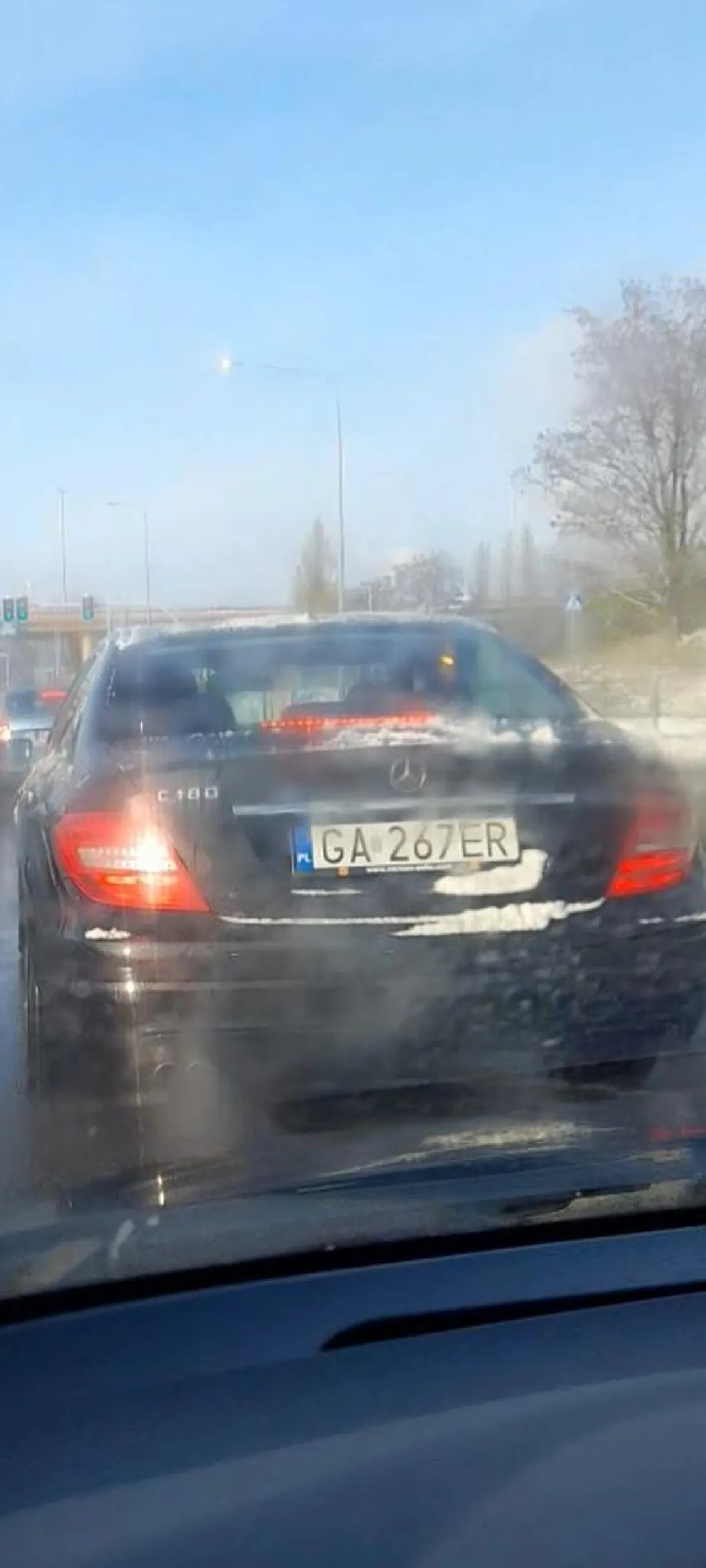 Uwaga na tego waniaka hamuje bez powodu szuka jelenia