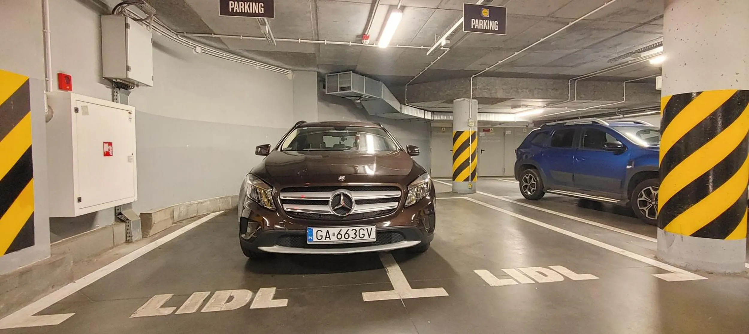 Ale jestem szeroki. Nikt mnie drzwi nie poobija