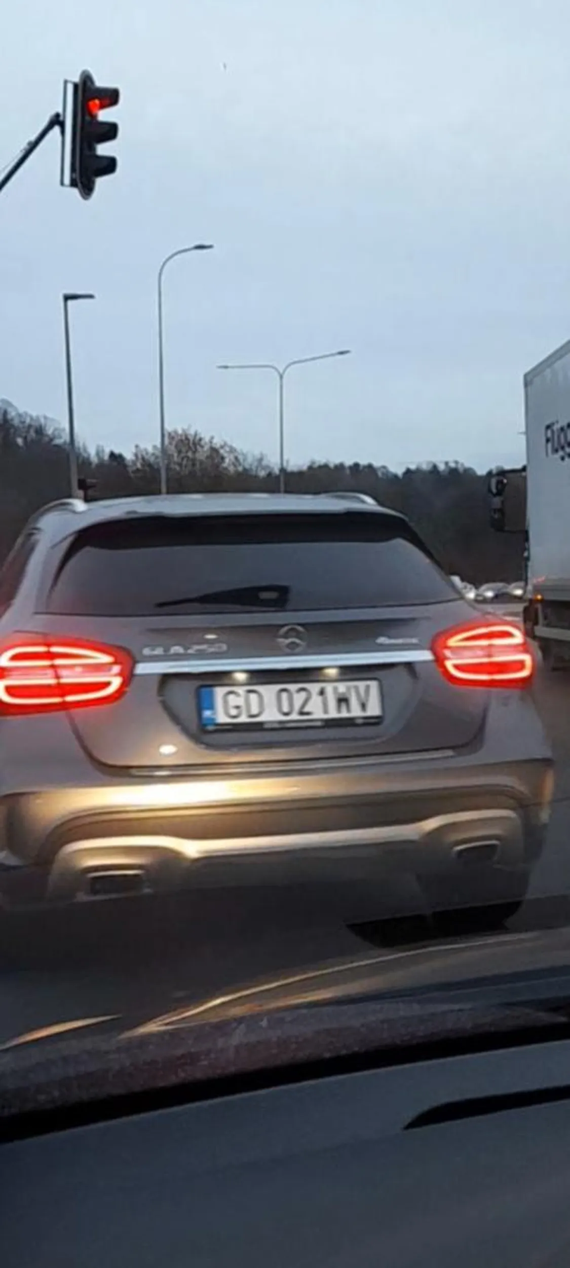 Używamy kierunków nie jesteś  sam na drodze