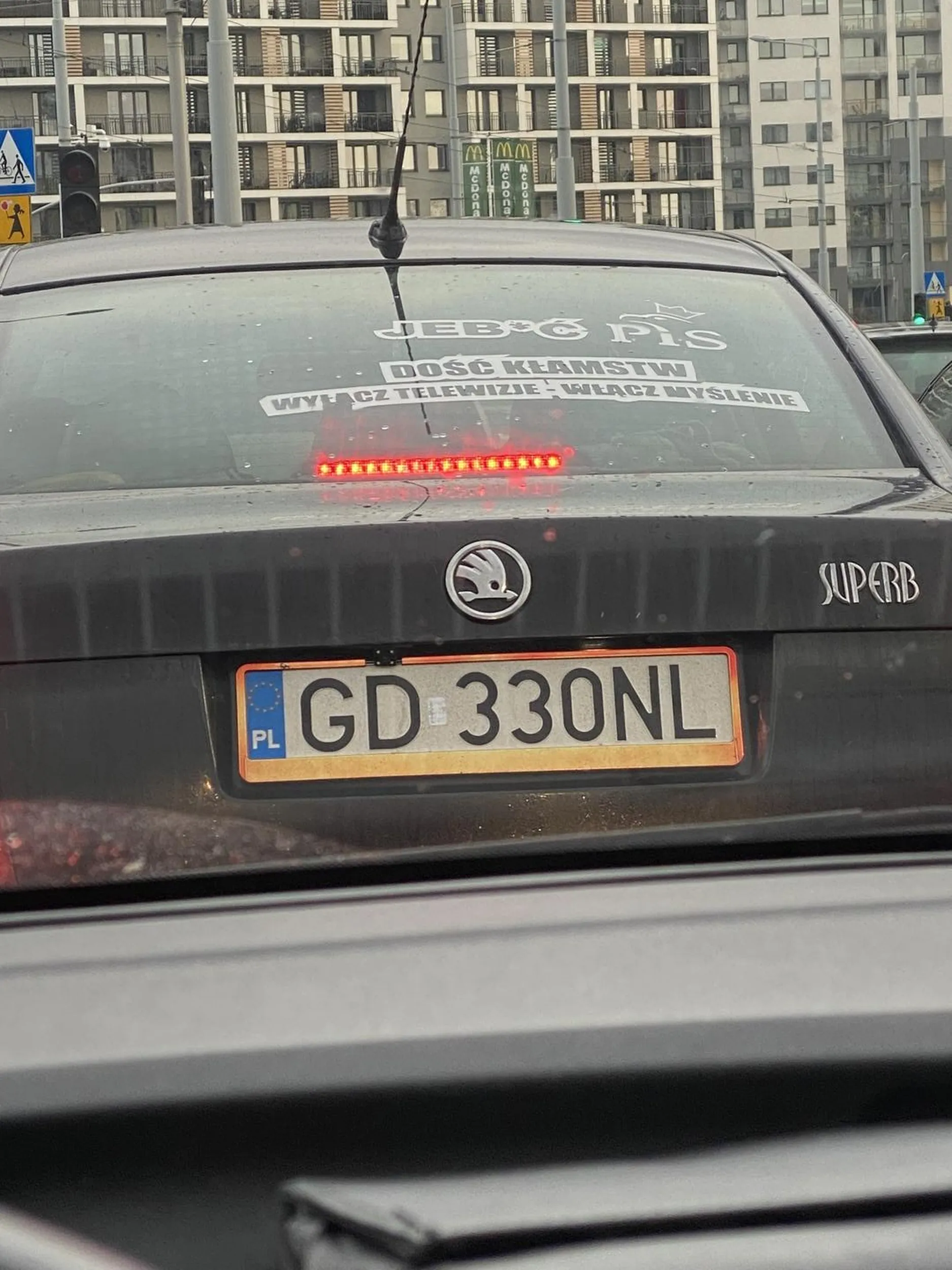 Kierowca głośnej szczeka niż jego pies. Polecam zacząć myśleć bo 500+ zabiorą patusku