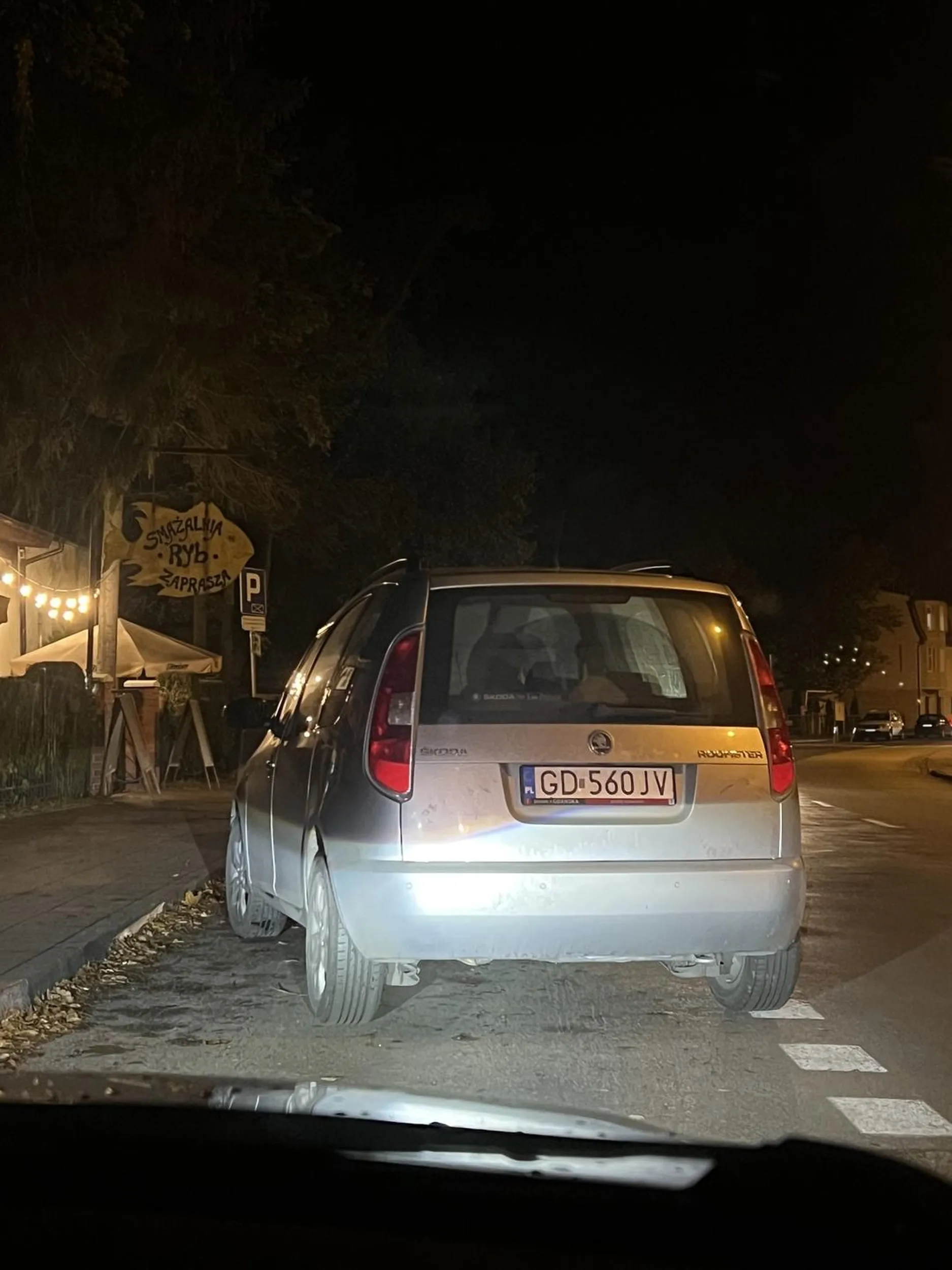 polecam nauczyć się parkować :)