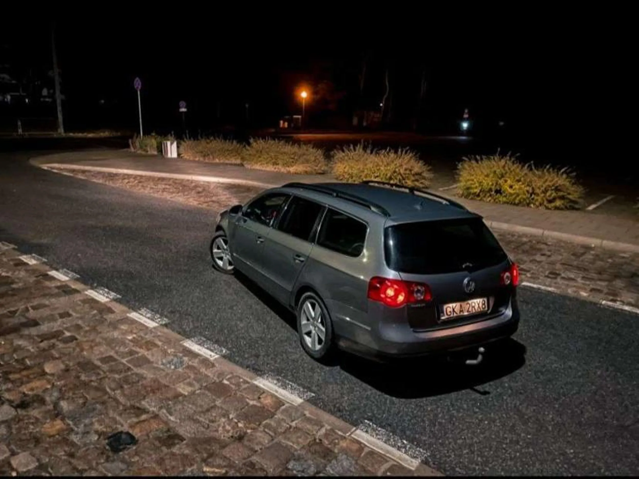 Szedłem spokojnie ulicą jarałem kiepa i nagle pirat drogowy wjechał za moich pleców na chodnik i próbował mnie przejechać. Stanął autem 20m dalej i ryczał na glebe ECPU . Blokował przejazd przez kolejne 30min głosząc, że atomic wrócił.