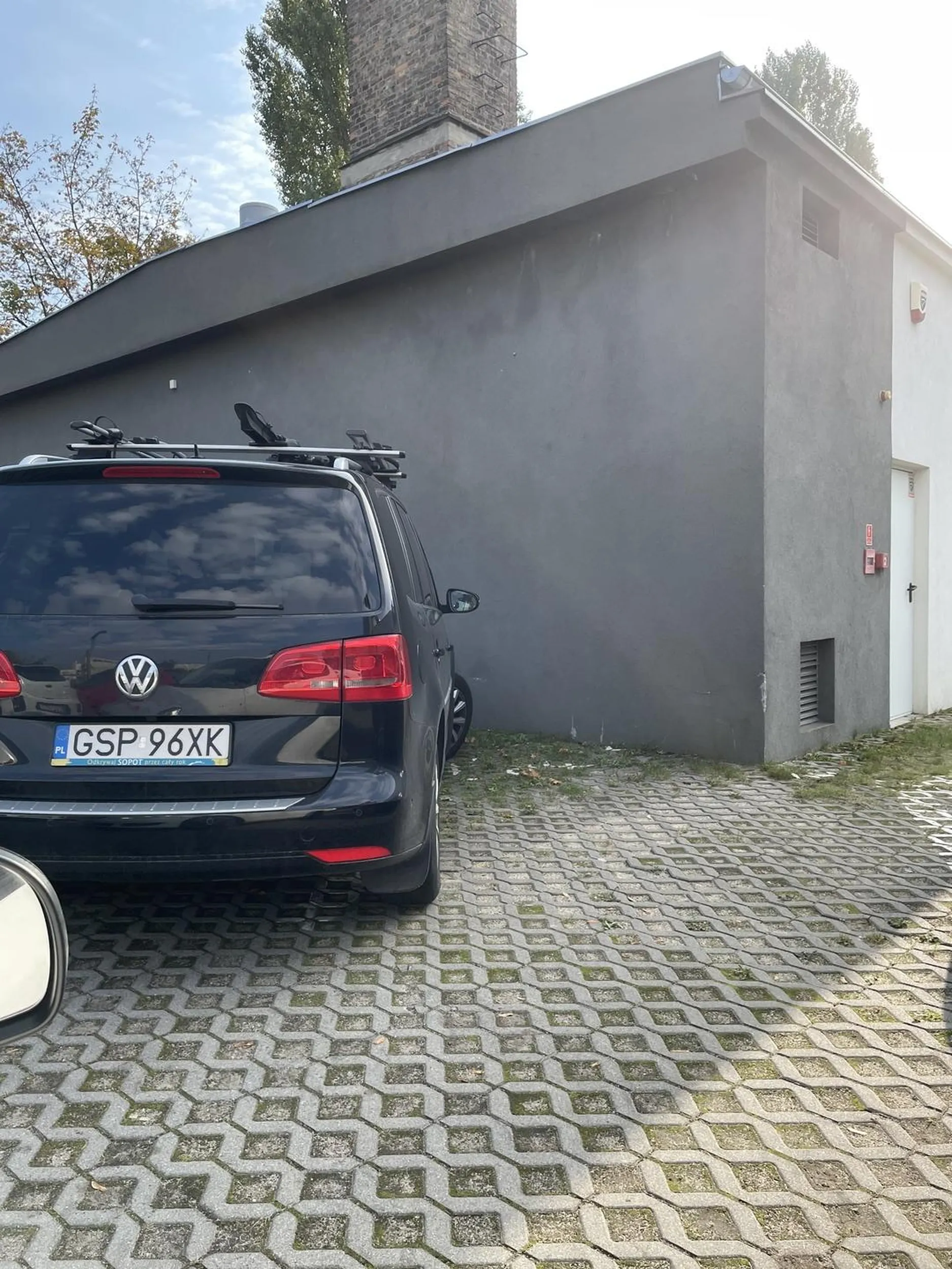 Proszę nauczyć się jeździć i parkować. Jak nie, to proszę nie utrudniać innym życia i stawać tam, gdzie się nie koliduje z innymi.