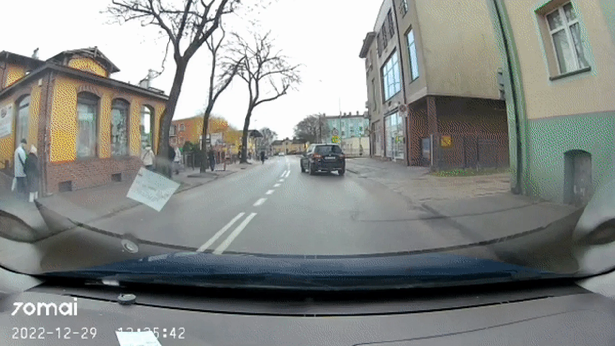 Typowe GWE. Wymusi poczym wlecze się, pieszych nie przepuści, na skrzyżowaniu zawróci