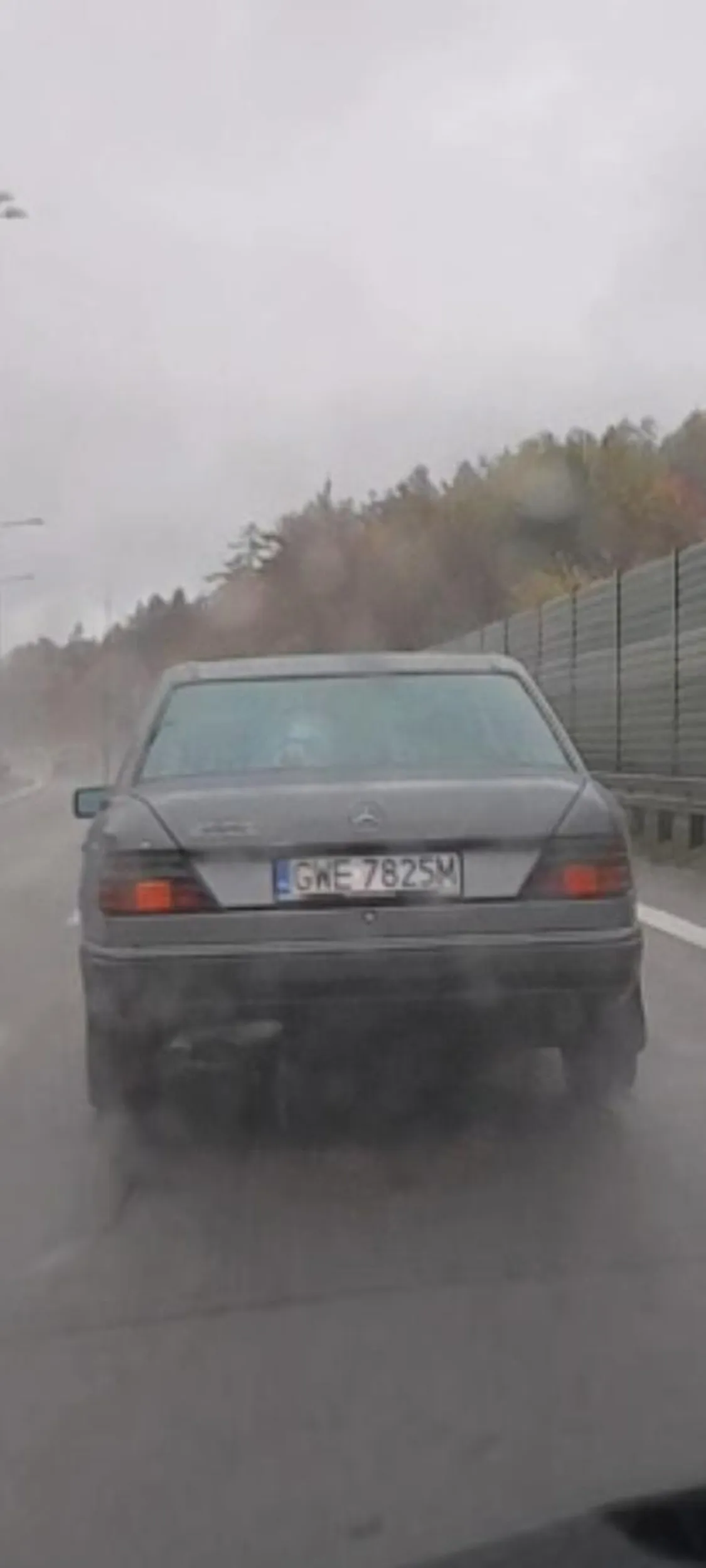 Włącz  światła na obwodnicy w taka pogodę odioto i używaj kierunków