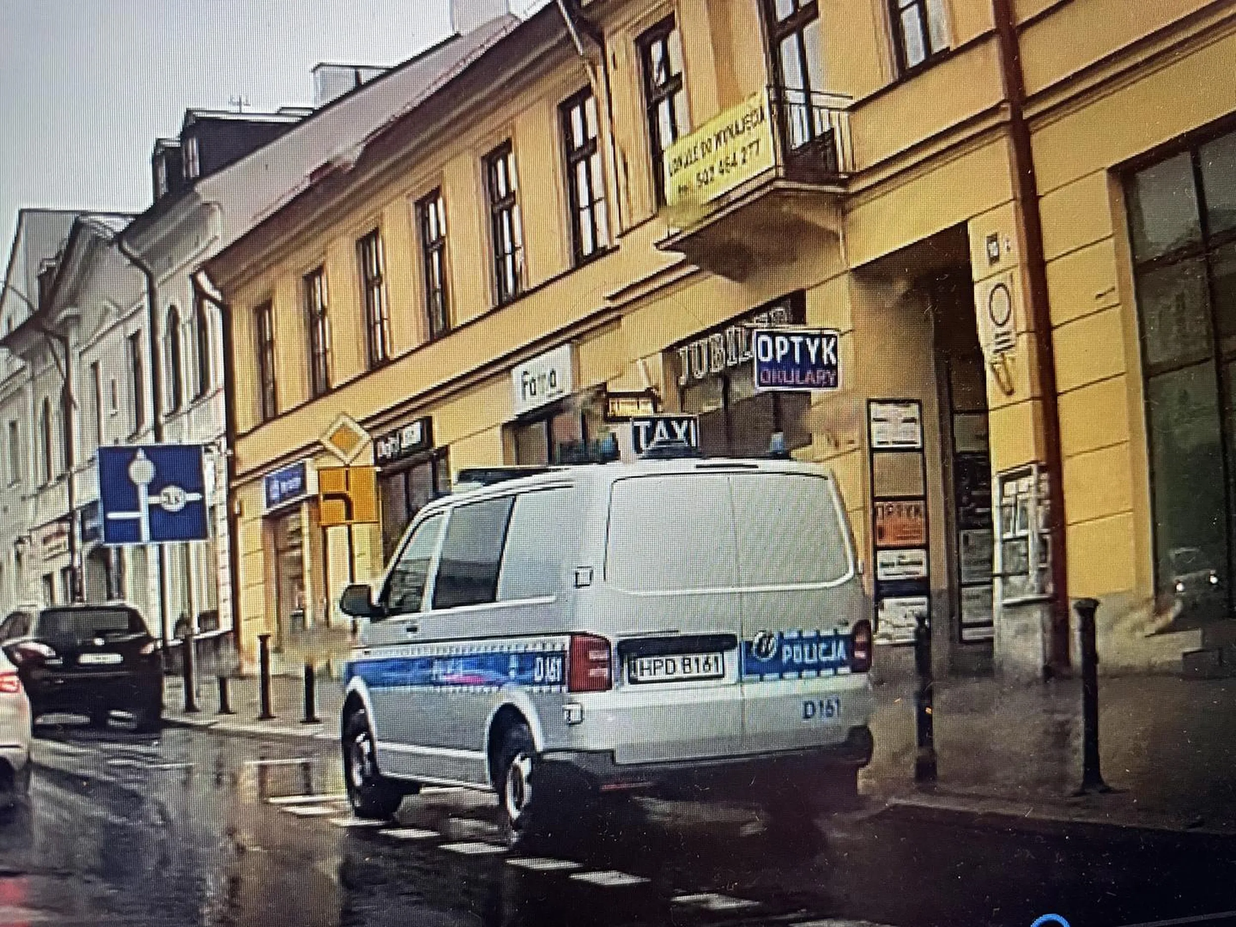 nowa korporacja taksówkarska w Lublinie, tylko dziwne obklejenie takie niespotykane, ale jak to leciało? „tym to wolno wszystko”