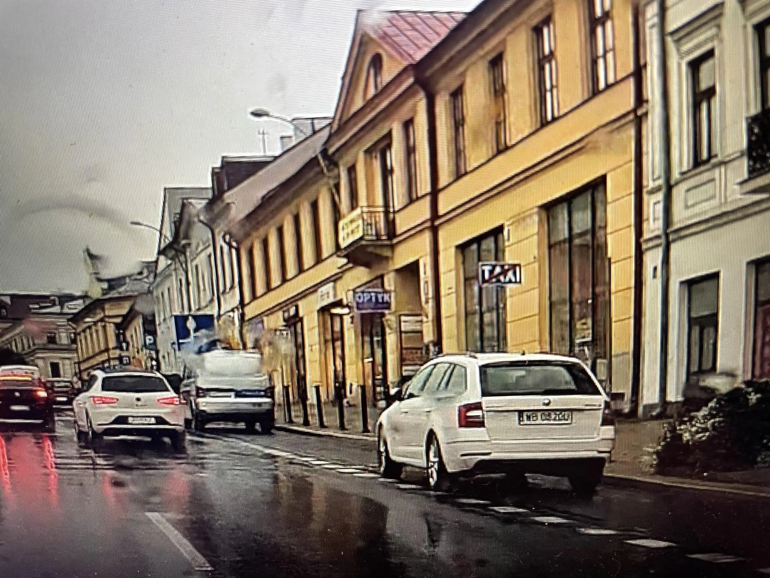 nowa korporacja taksówkarska w Lublinie, tylko dziwne obklejenie takie niespotykane, ale jak to leciało? „tym to wolno wszystko”