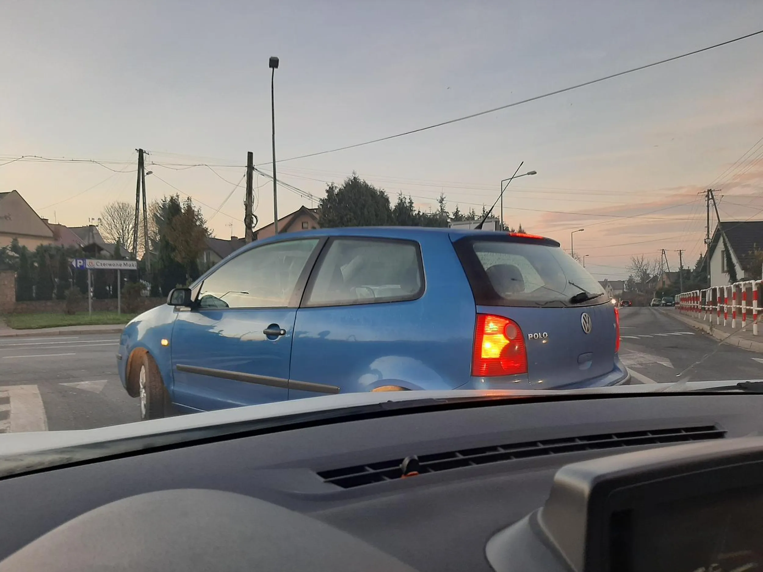 Dramat! Nic poza środkowym palcem i wiązanką na środku skrzyżowania Niunia nie umiała sobą zareprezentowac