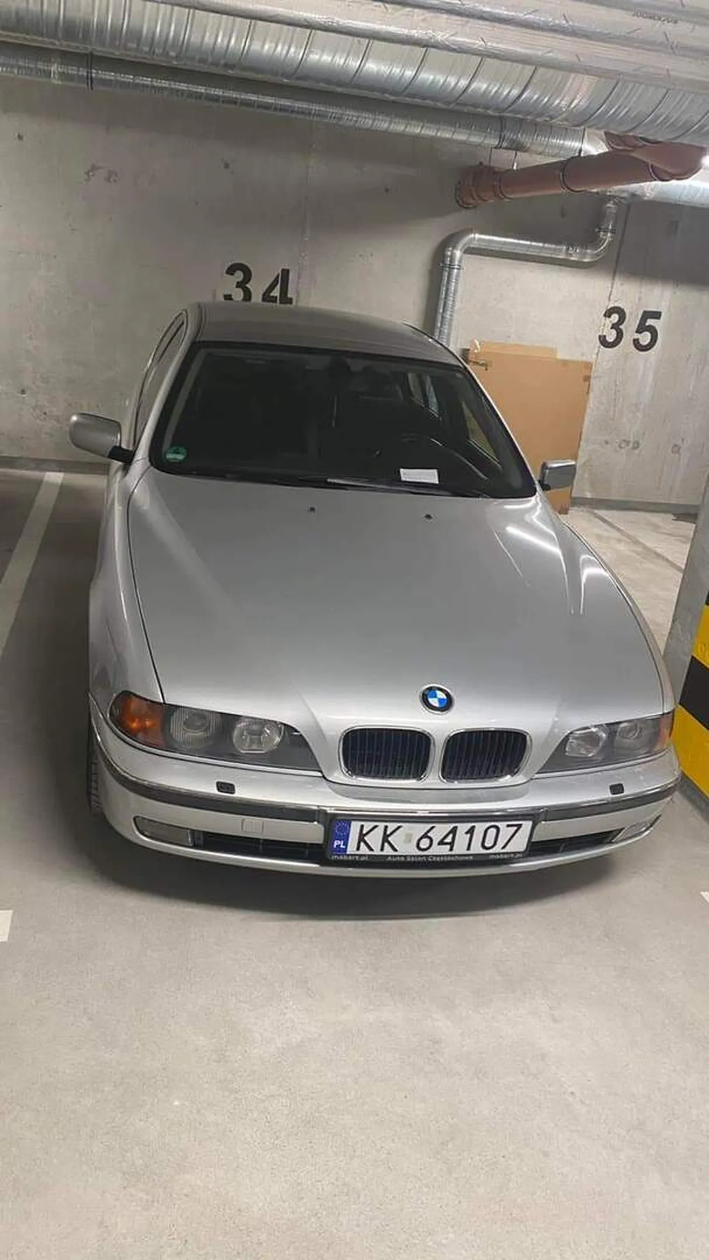 Gość zamiast kupić czy wynająć miejsce parkingowe to notorycznie parkuje na prywatnych miejscach w garażu podziemnym.