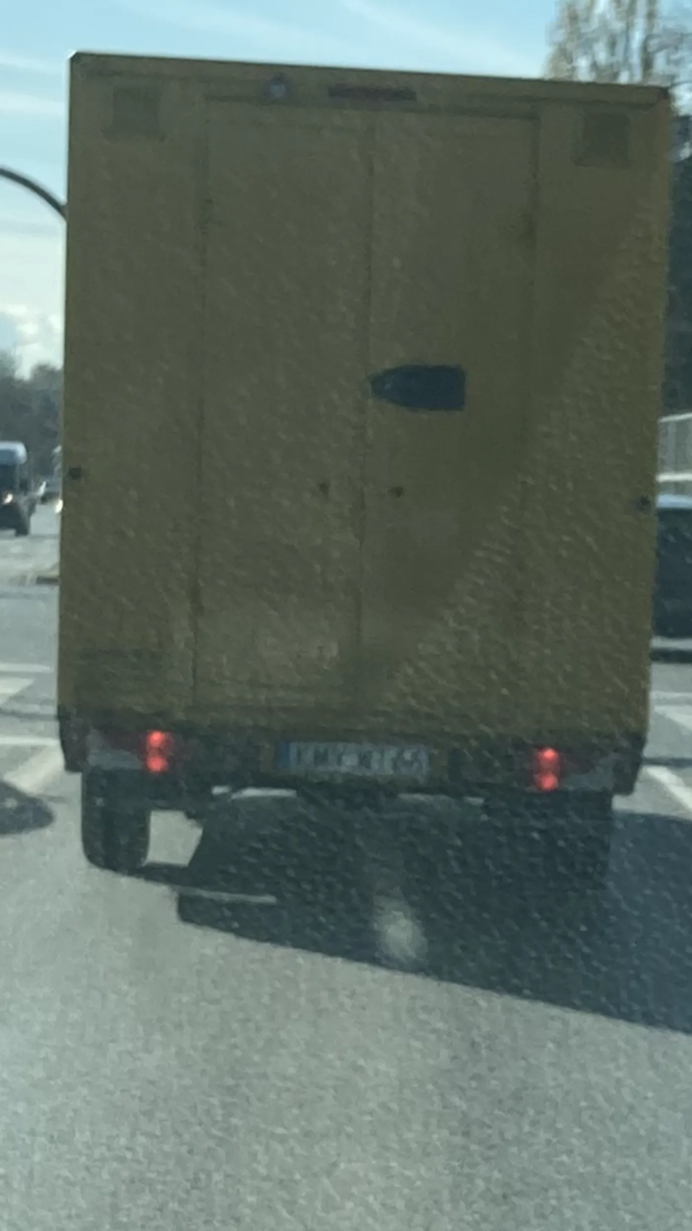 Prostak zajeżdża drogę , a jak mu zwrócisz uwagę to pokazuje środkowy palec.