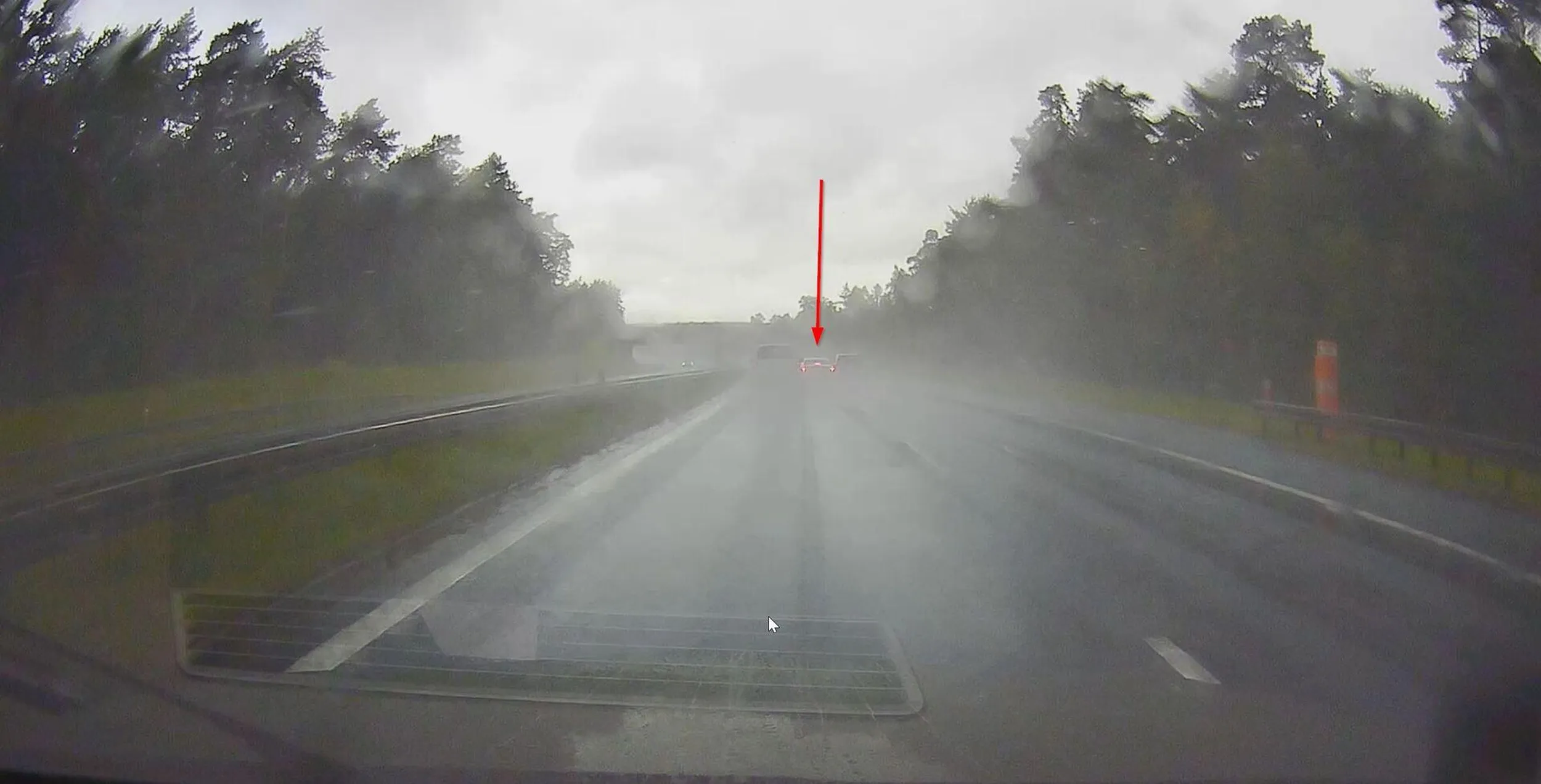 wciskający się z prawego pasa kaznodzieja zaraz będzie pouczał innych hamowaniem lewego pasa