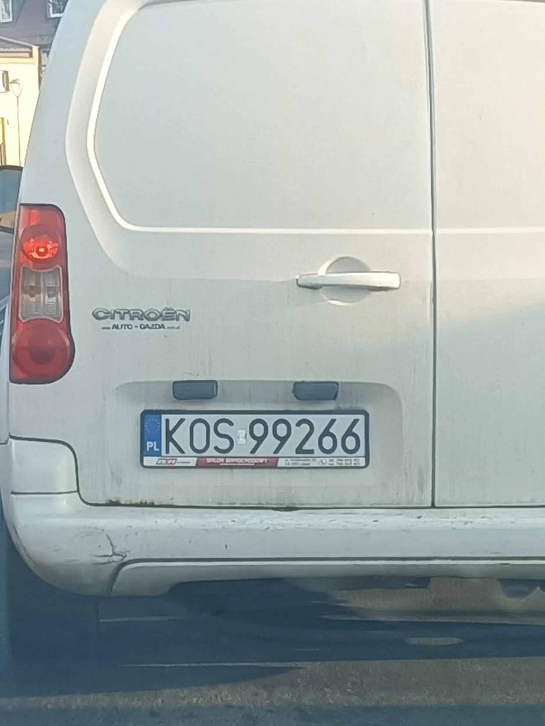 W Bieruniu dnia 13.11.2022 o godzinie 14:20 na terenie zabudowanym Pani jechała 80km/h może więcej i do tego wyprzedzała na linii ciągłej. By po 2 km, na znaku stop przejechać jakby nigdy nic, nie zatrzymując się.