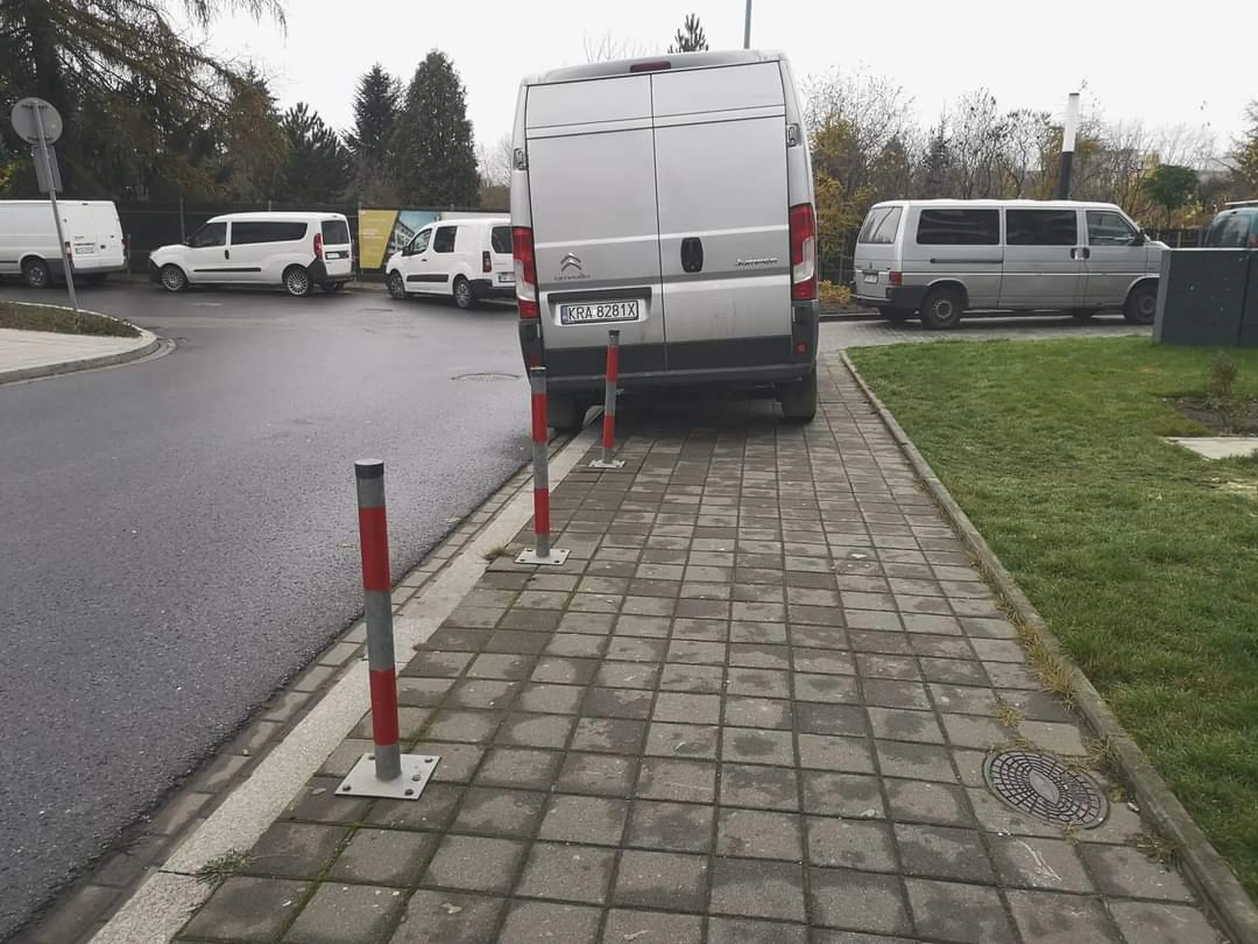 Wypierdalaj z chodnika