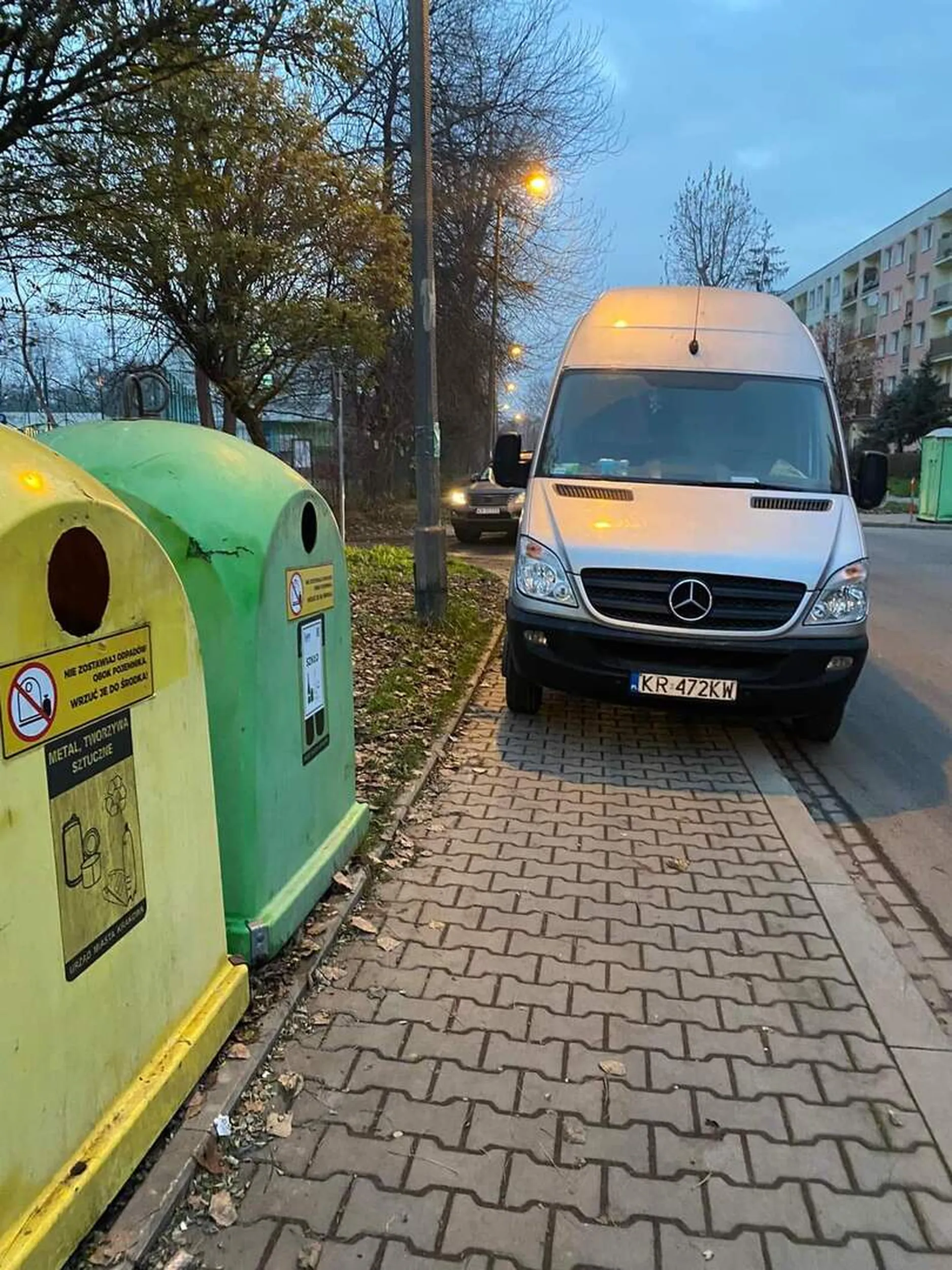 Kolejny królewicz nie odróżnia chodnika od parkingu i przerasta go pomyślenie o innych