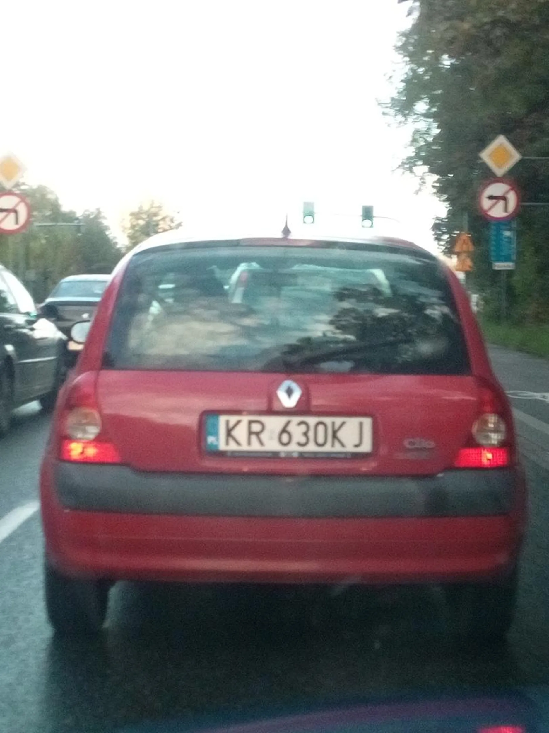 Kierowca jeździ bezprawnie buspasem