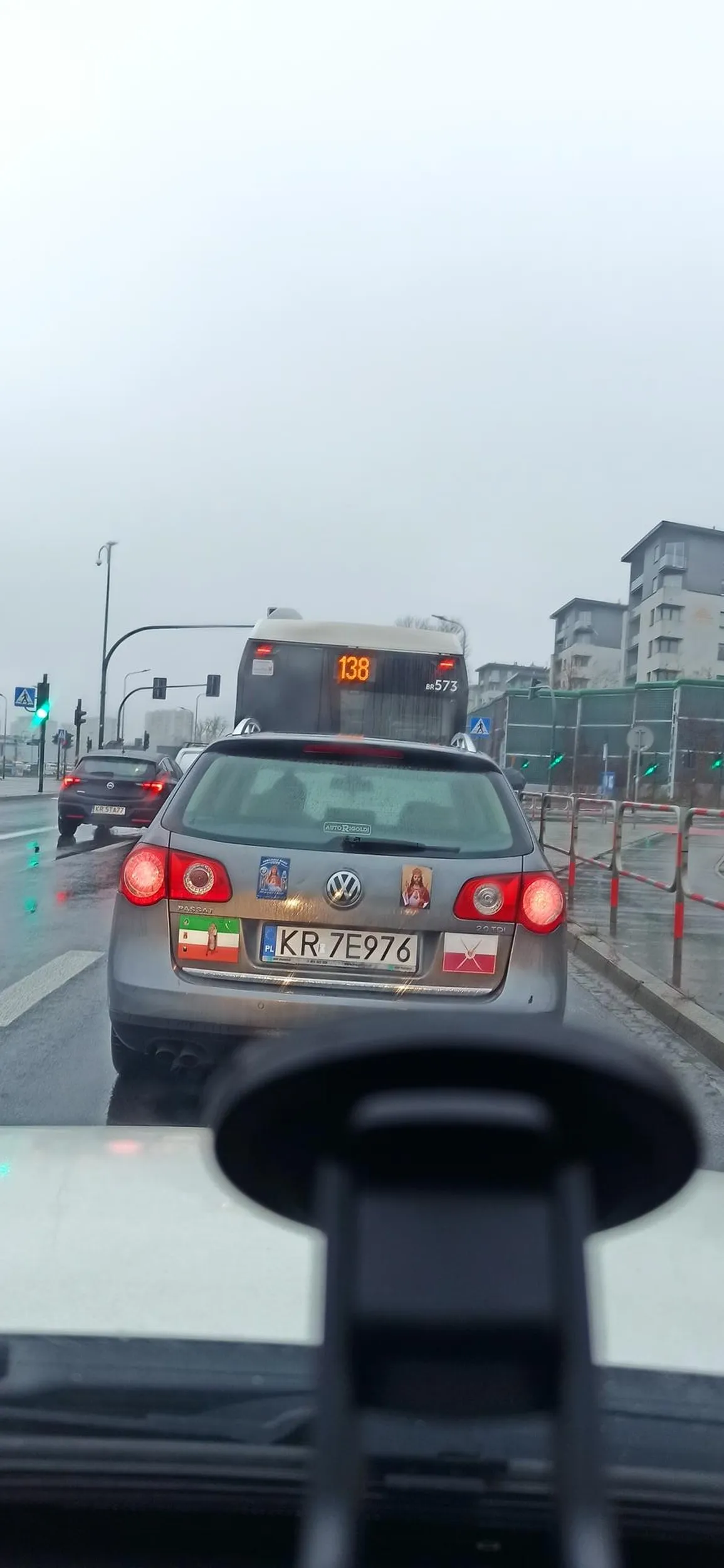 Taki z ciebie wielki katolik, a na bliźniego plujesz. Jeździsz dwoma pasami na raz i nie wiesz co to kierunkowskazy.