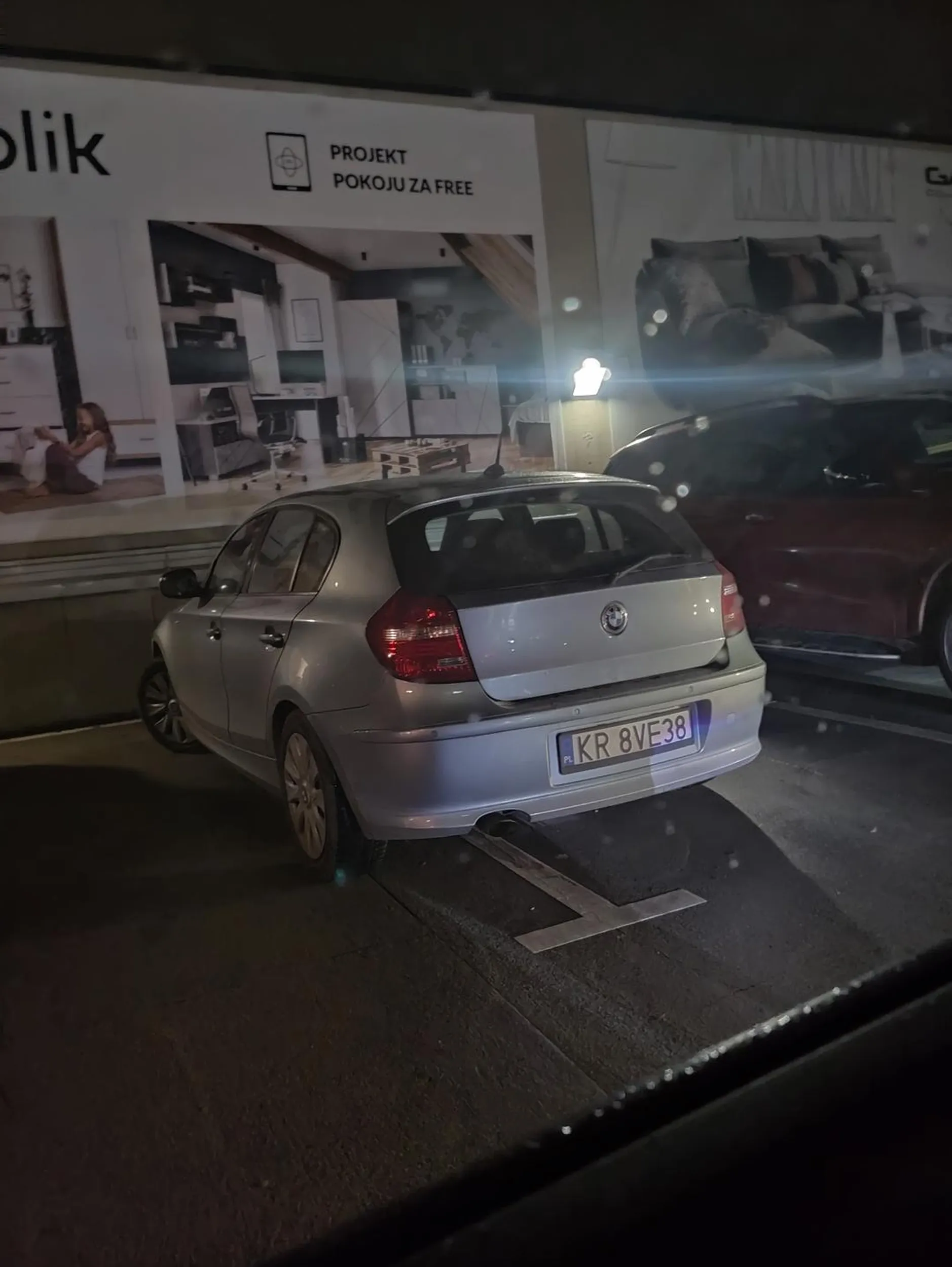 Pajac nawet nie próbował się poprawić. Wjechał książę zajął dwa miejsca i poszedł zadowolony